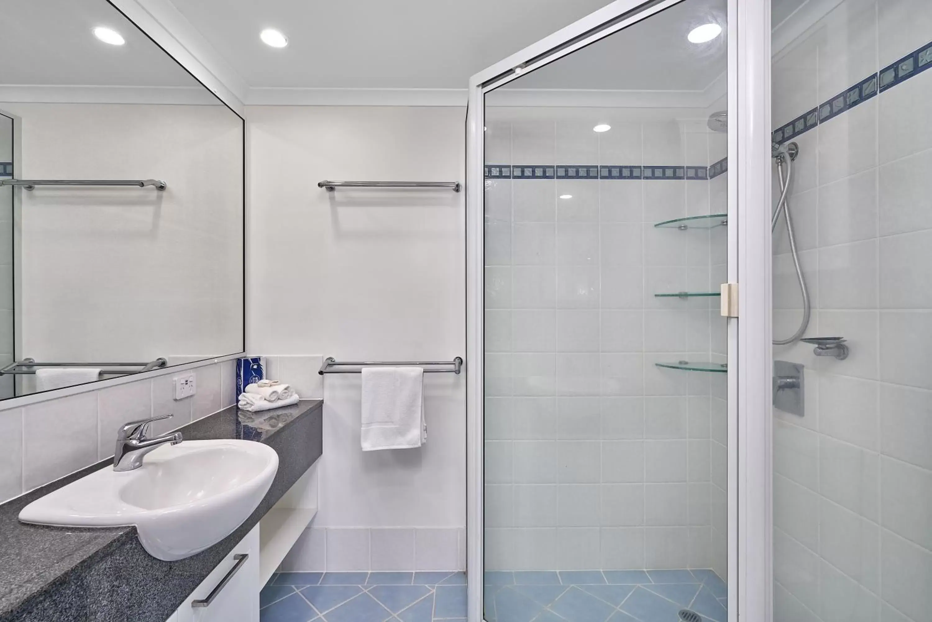 Bathroom in North Cove Waterfront Suites