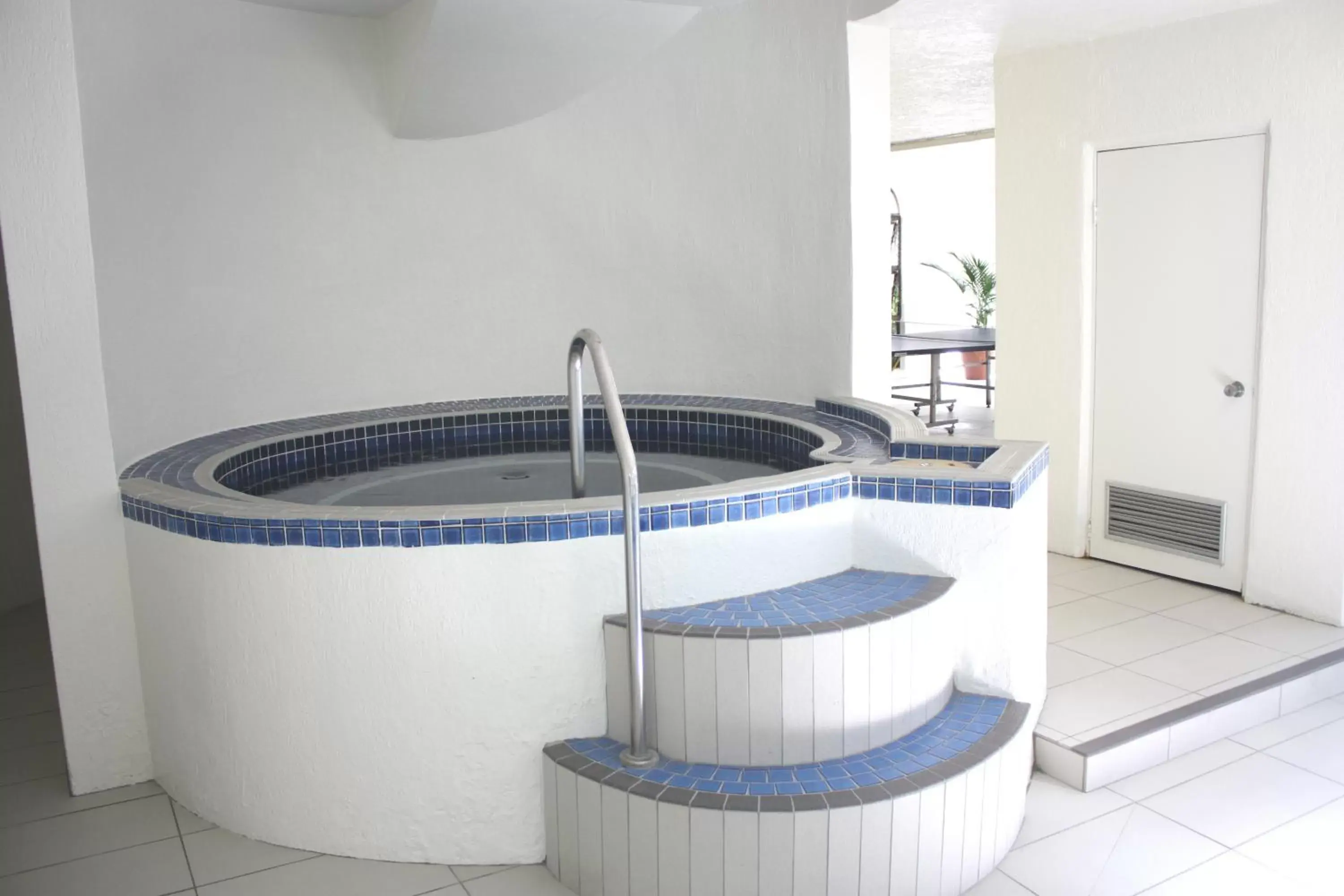 Hot Tub in Copacabana Apartments