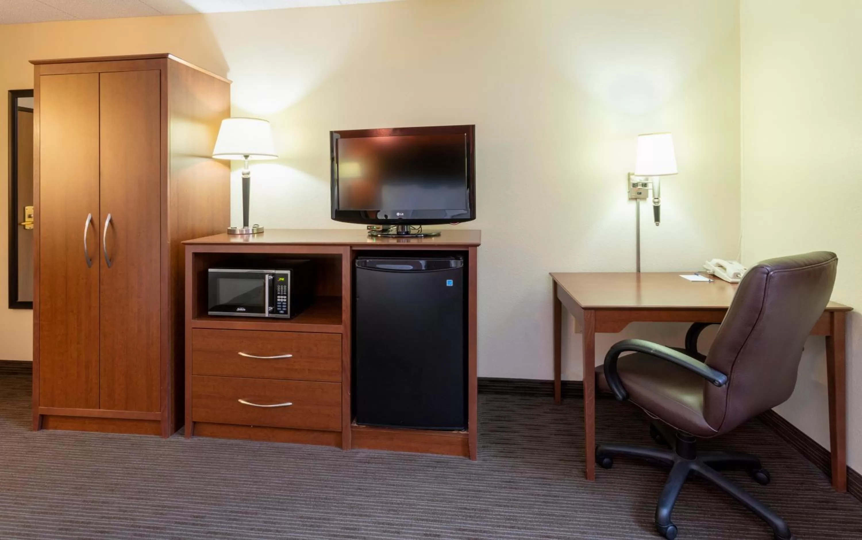 King Room - Non-Smoking in AmericInn by Wyndham Fergus Falls Conference Center