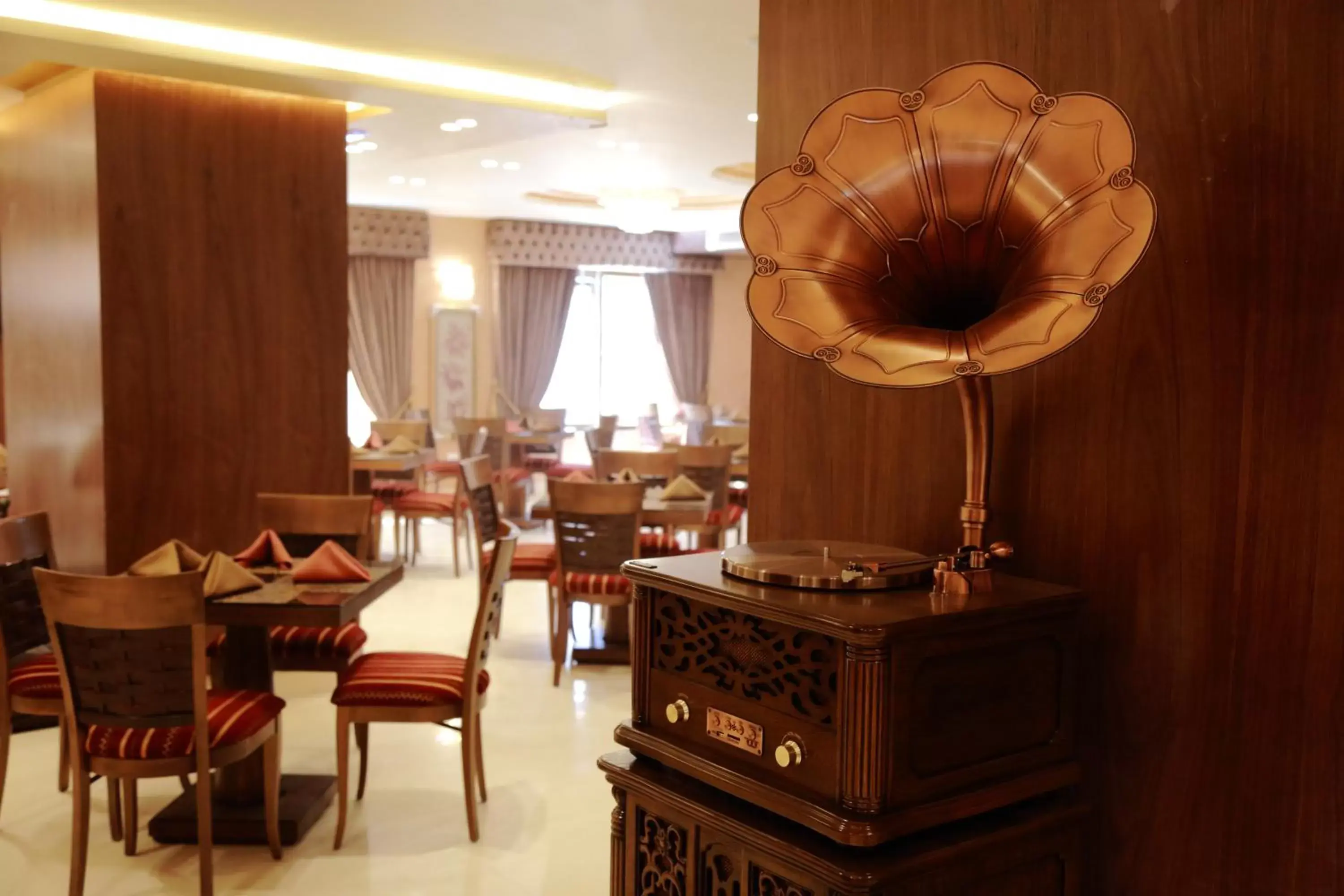 Restaurant/places to eat in Seven Roses Hotel Restaurant/places to eat in Seven Roses Hotel