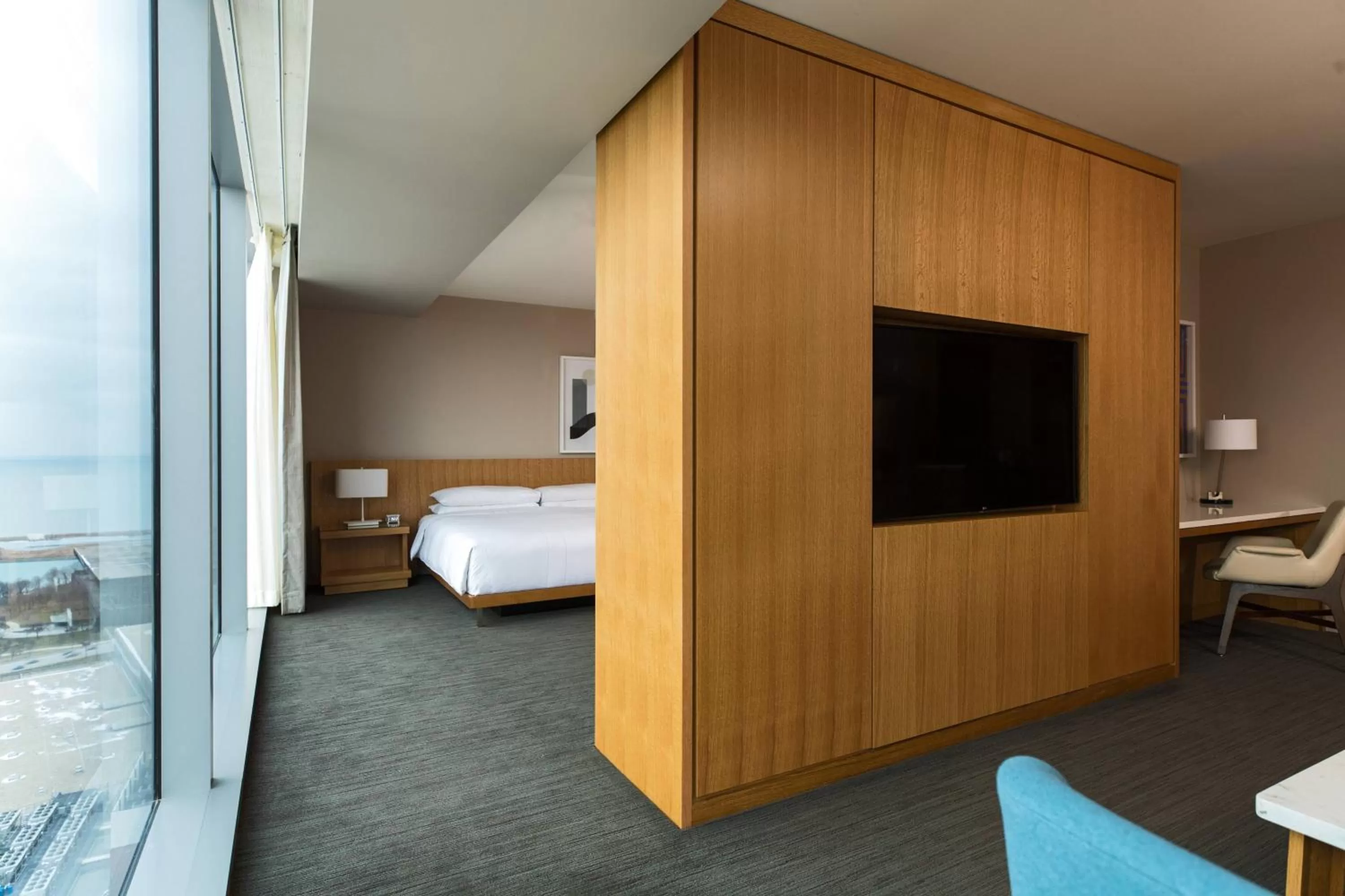 Photo of the whole room, Bed in Marriott Marquis Chicago