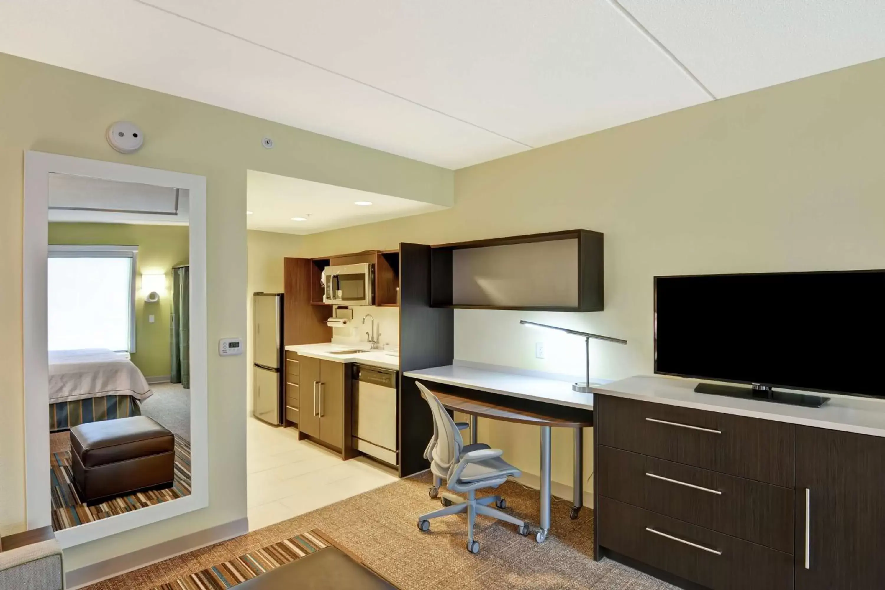 Bedroom, TV/Entertainment Center in Home2 Suites By Hilton Dickson City Scranton