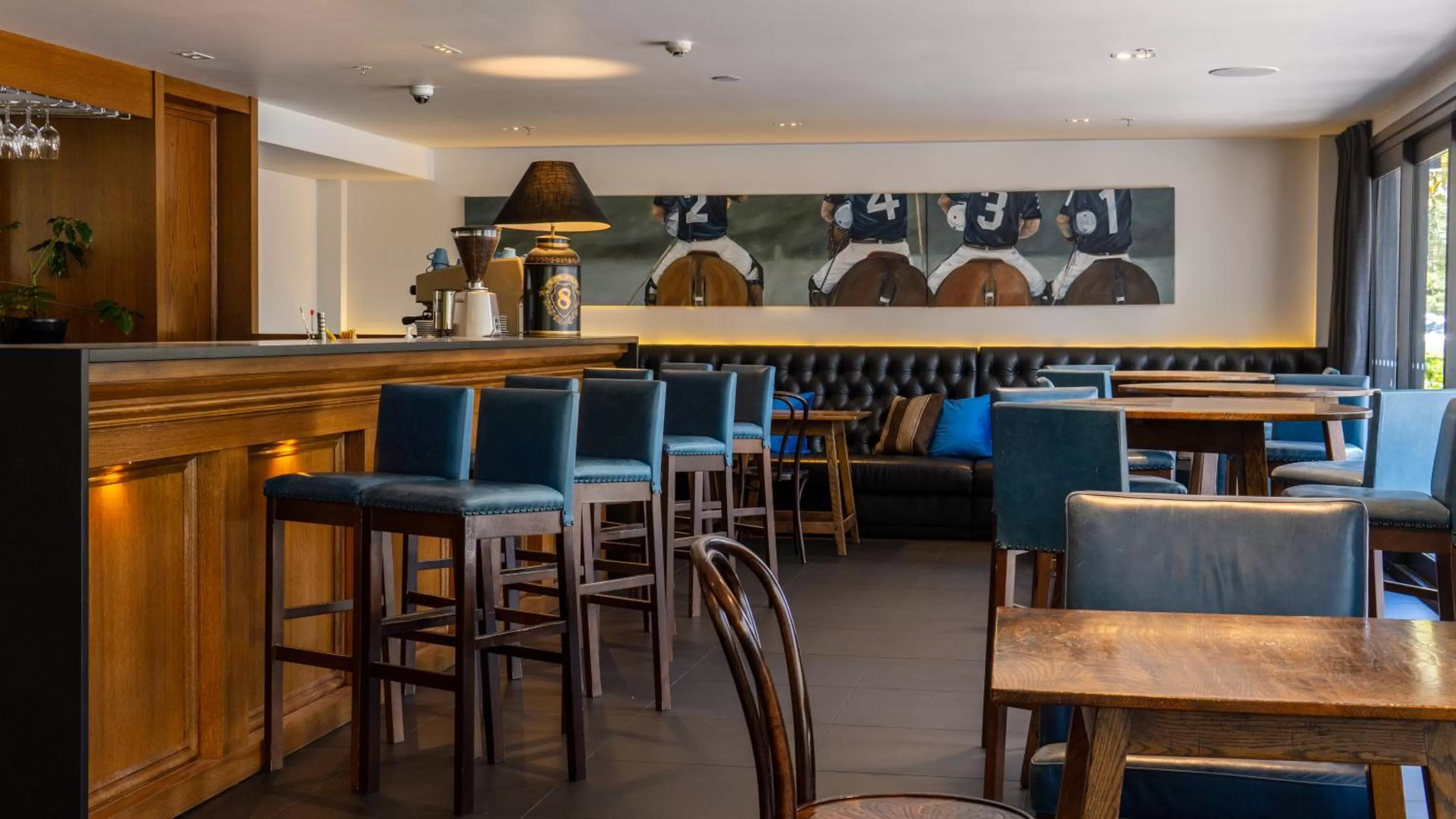 Restaurant/places to eat in Hotel Montreal