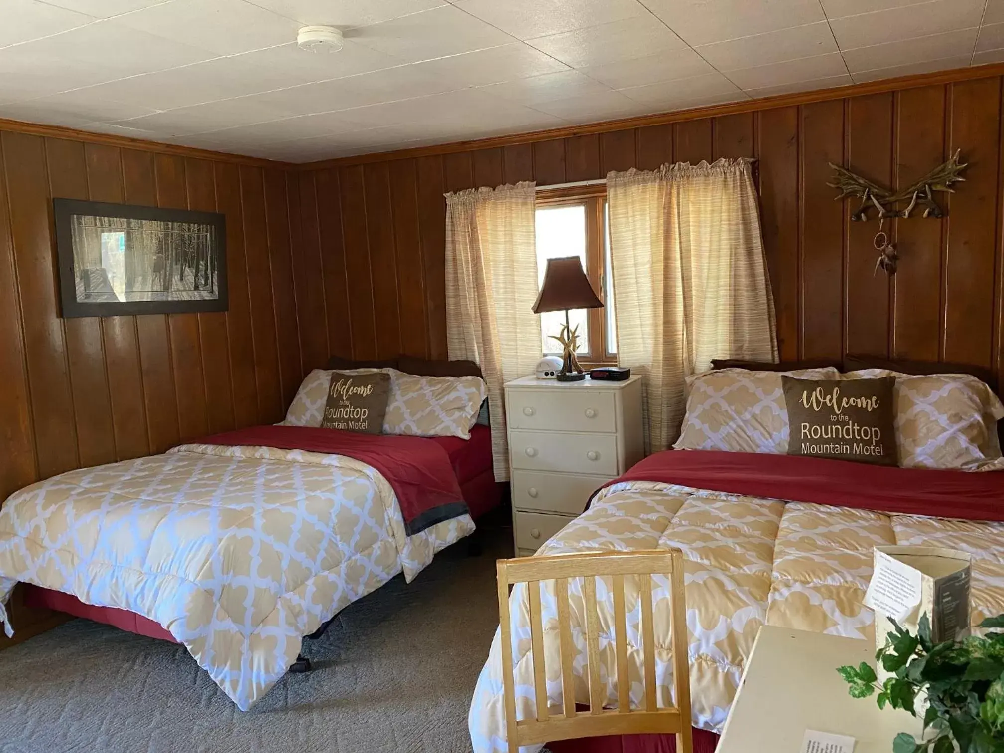 Bed in Roundtop Mountain Vista - Cabins and Motel