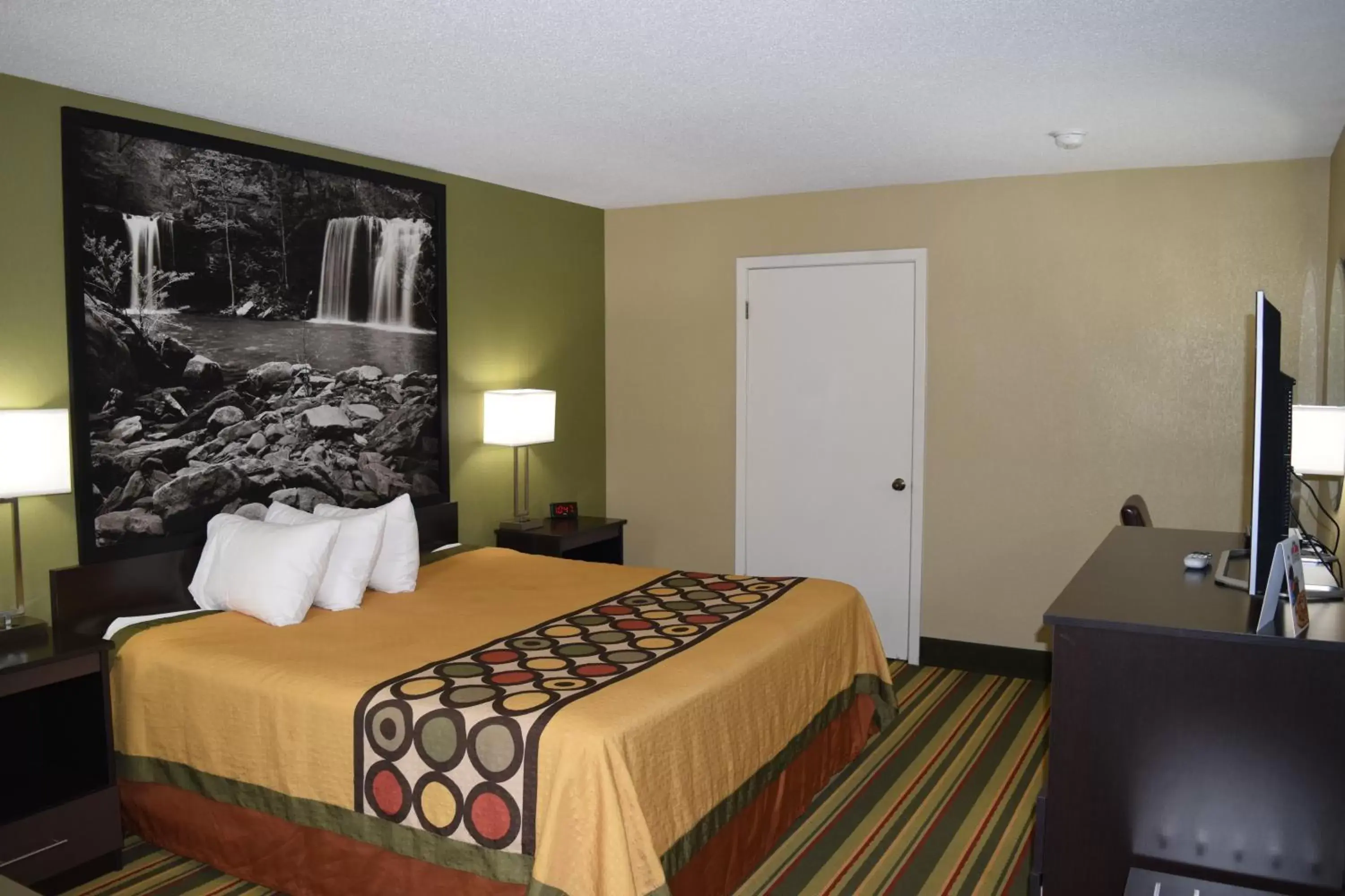 Bed in Super 8 by Wyndham Paragould