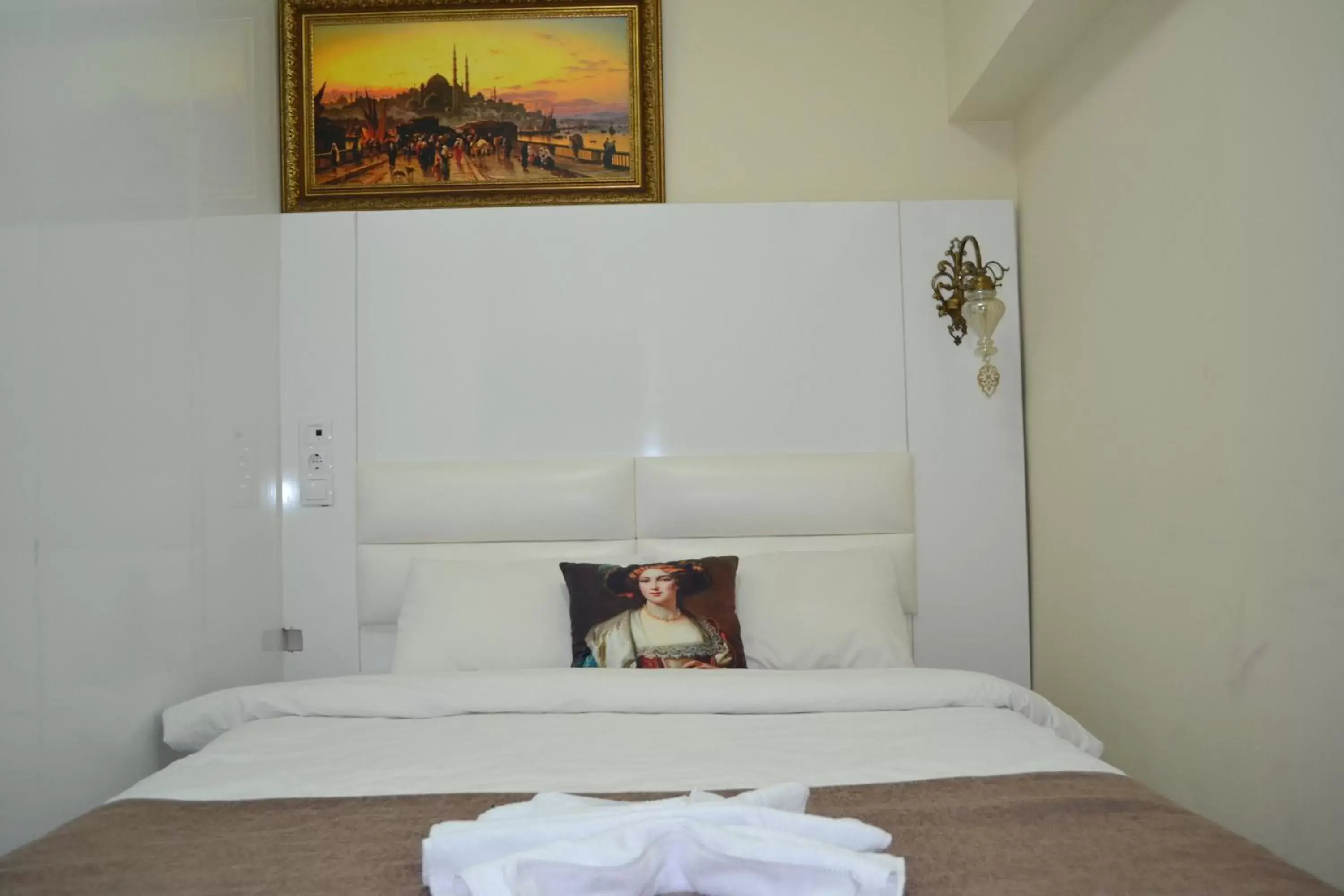 Budget Double Room in Blue Istanbul Hotel Taksim