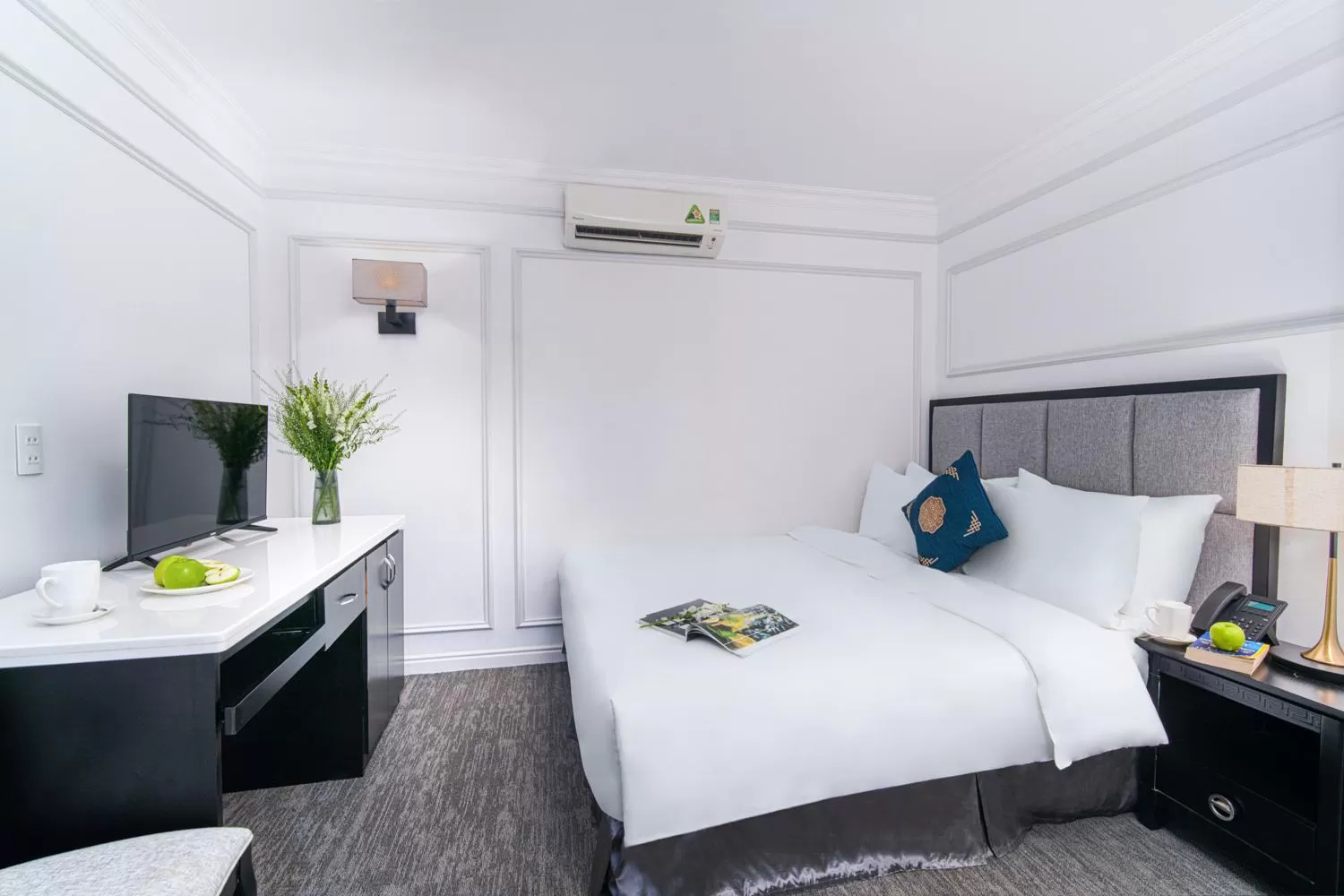 Deluxe Queen Room - No Window in Kin Hotel Ly Tu Trong