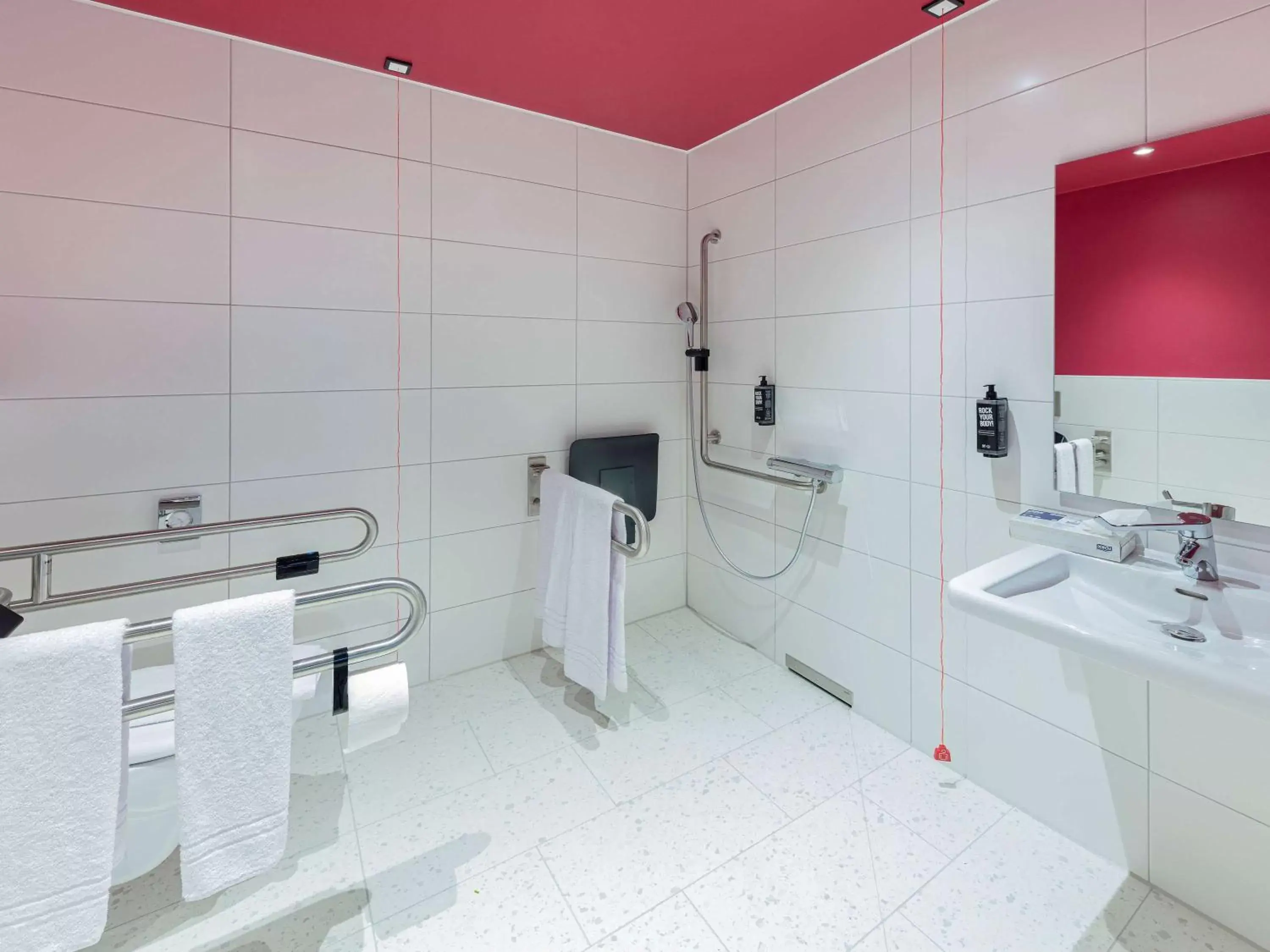 Bathroom in ibis Styles Muenchen Perlach