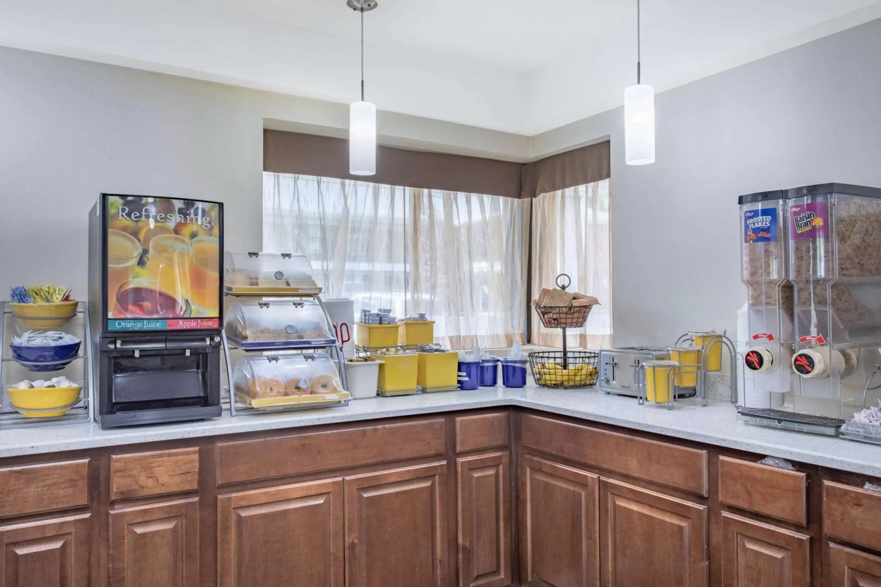 Restaurant/places to eat in Days Inn by Wyndham Elmsford Restaurant/places to eat in Days Inn by Wyndham Elmsford