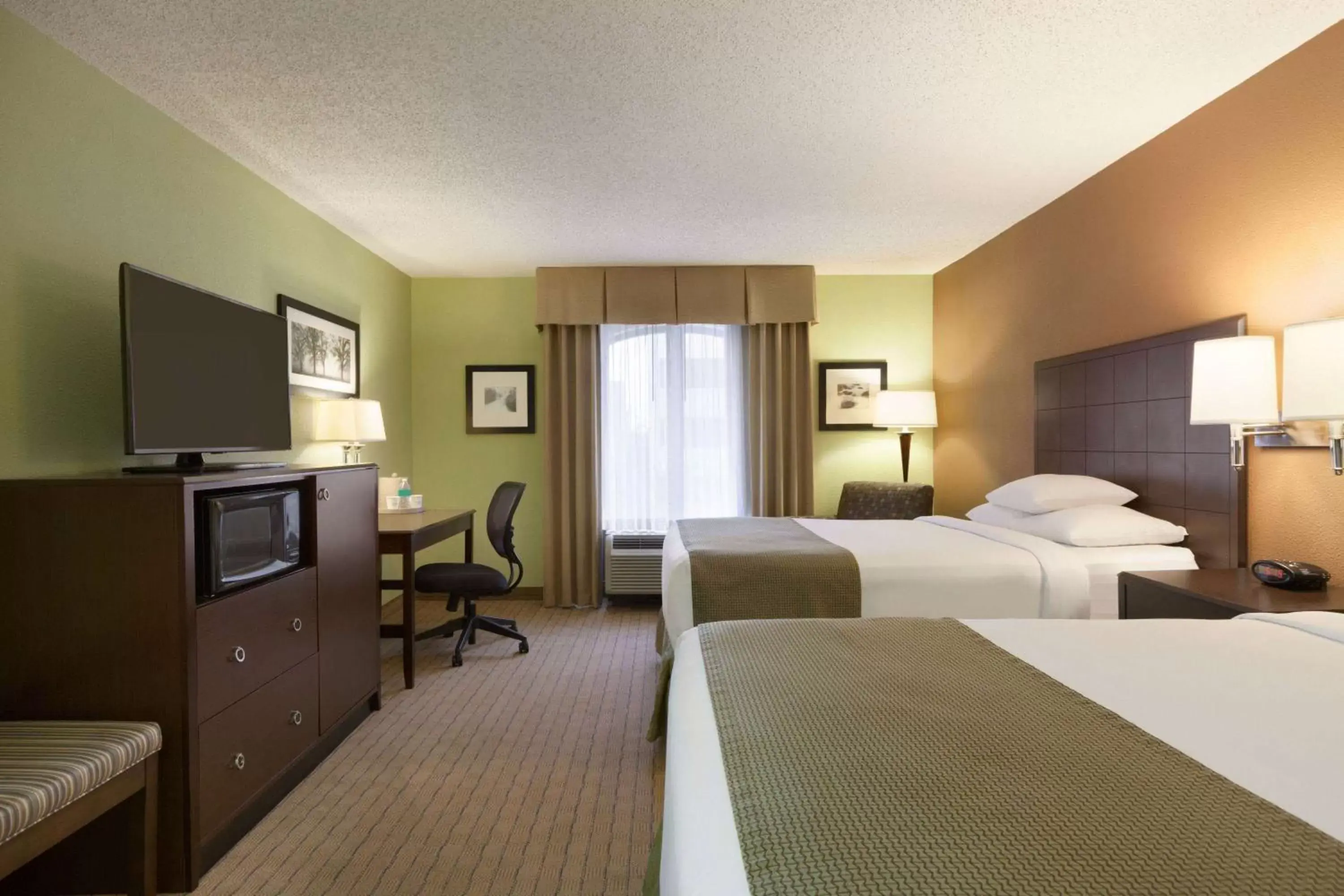 Photo of the whole room in Days Inn by Wyndham Baltimore Inner Harbor