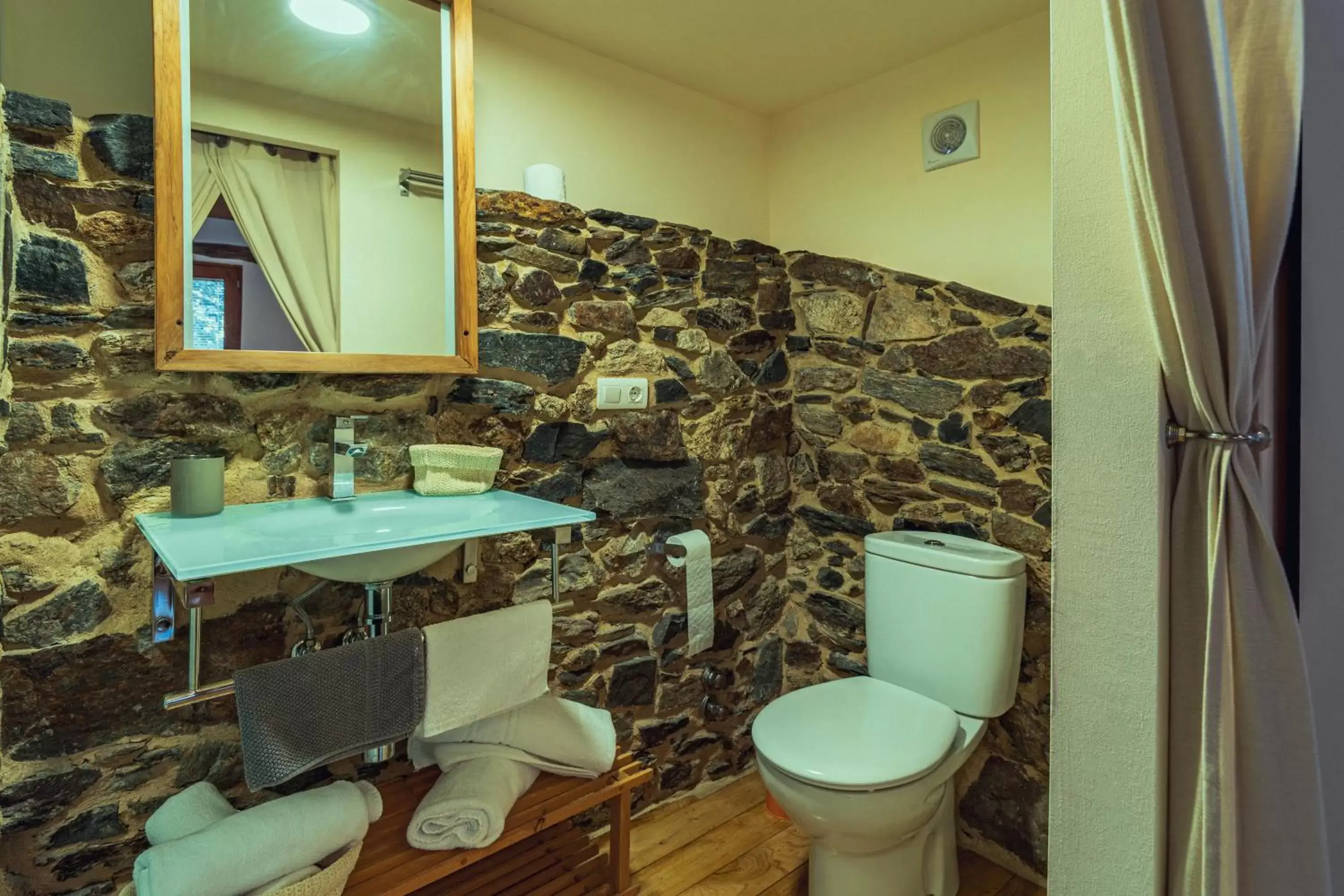 Bathroom, Restaurant/Places to Eat in Cabo Do Mundo Casa Rural