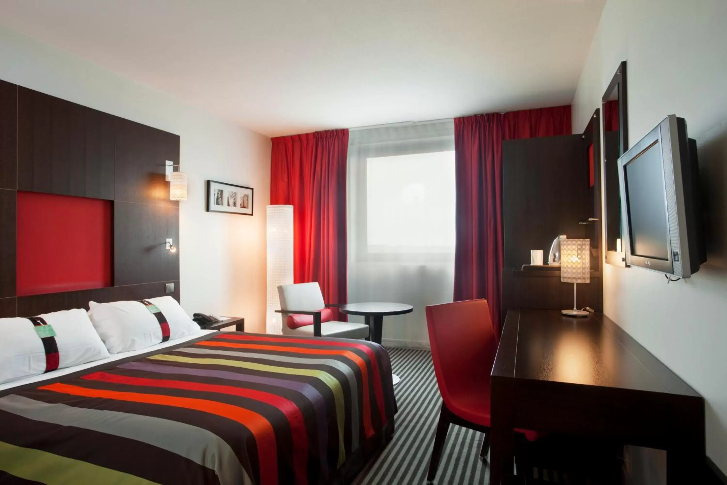 Photo of the whole room, Bed in Holiday Inn Dijon Toison D'or, an IHG Hotel