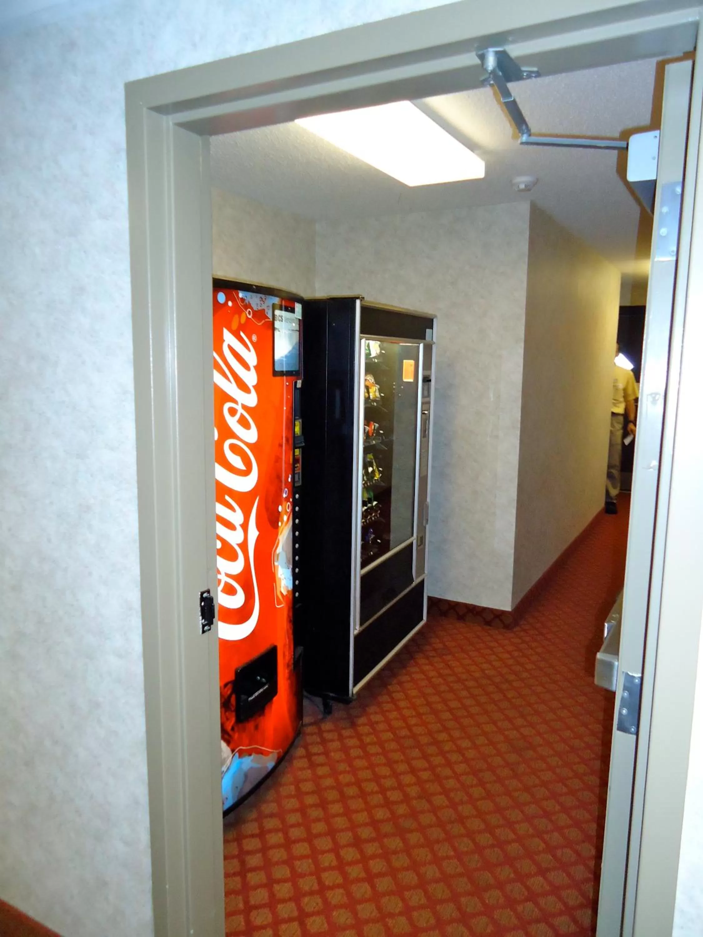 Food and drinks in Super 8 by Wyndham Niagara Falls