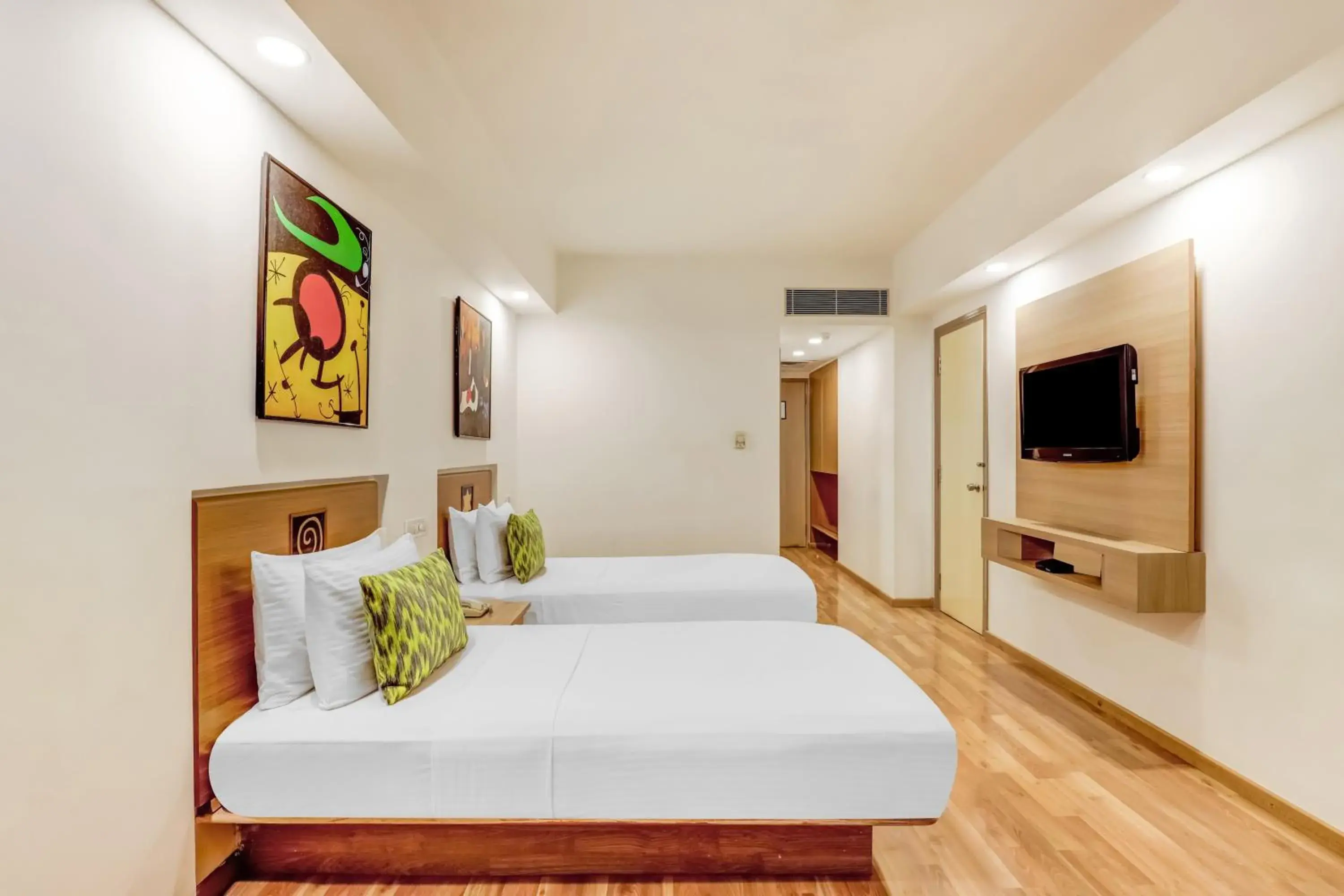 Bedroom, Bed in Lemon Tree Hotel, Ahmedabad