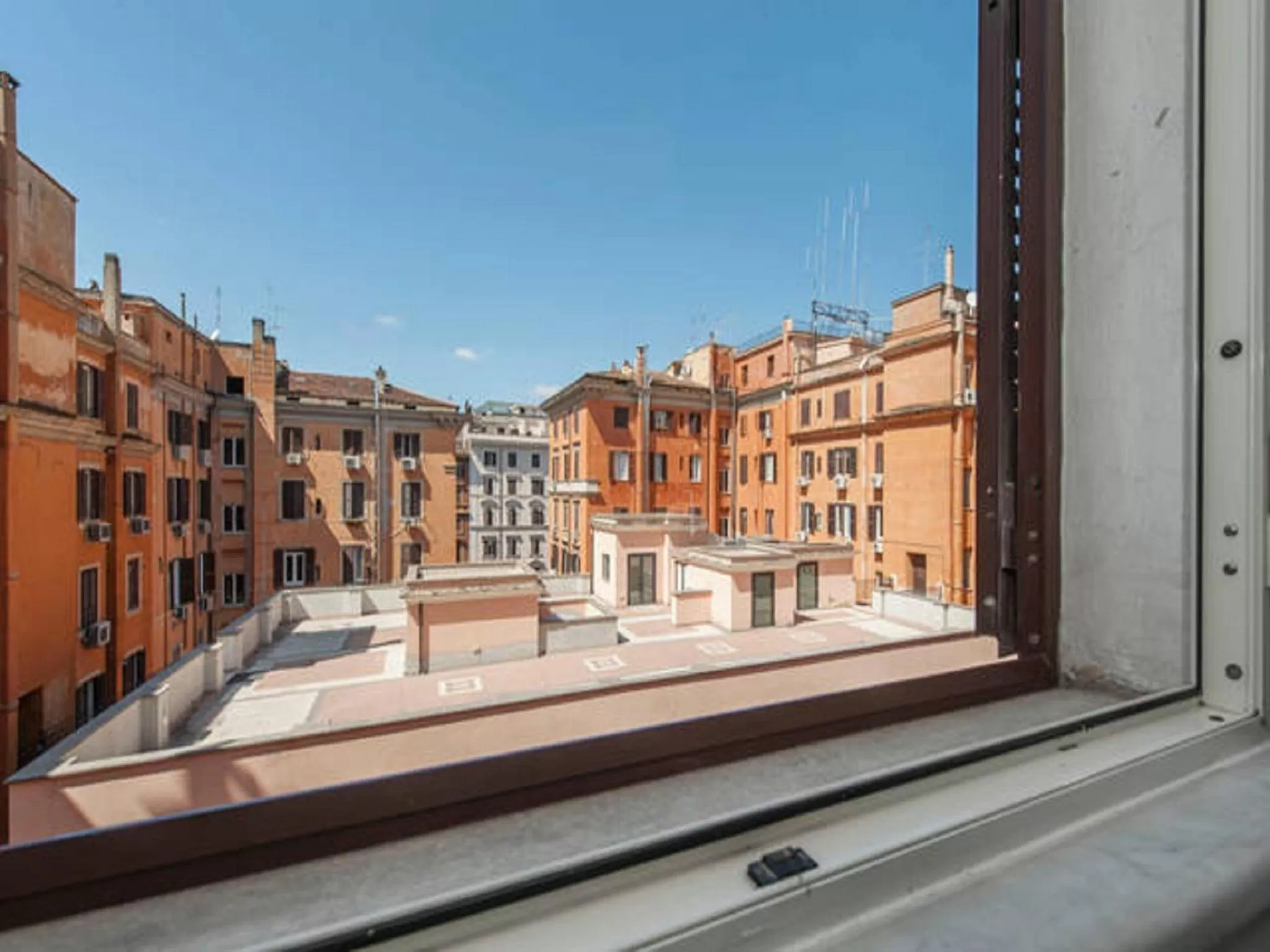 Facade/entrance in Sesto Suites Central