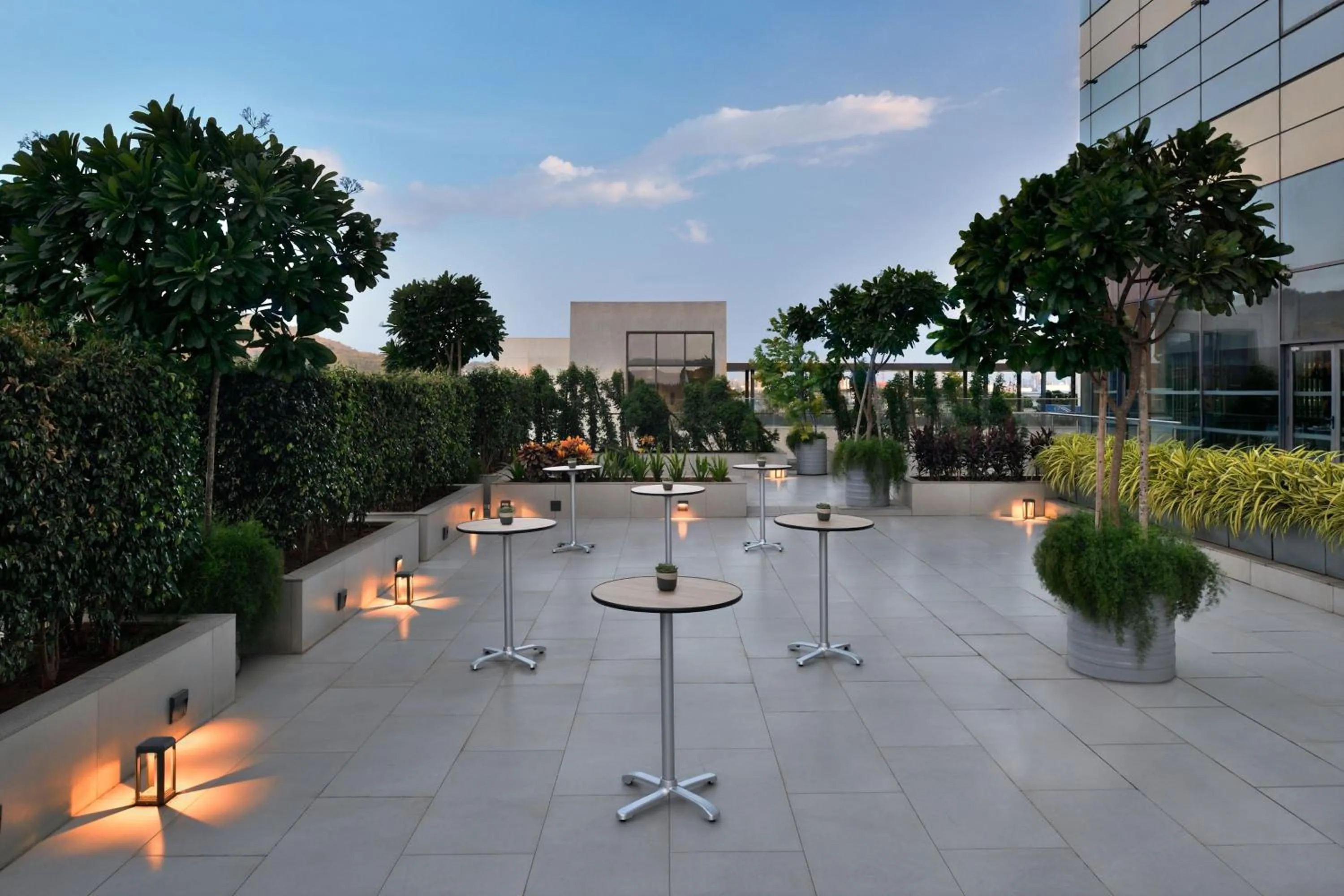 Restaurant/places to eat in Marriott Executive Apartments Navi Mumbai