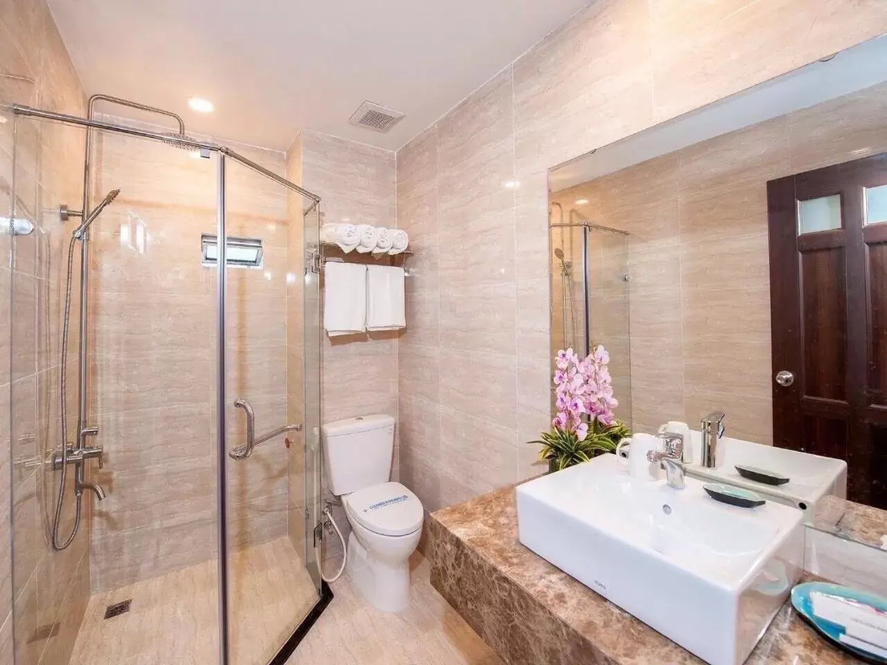 Bathroom in Lan Anh Hotel