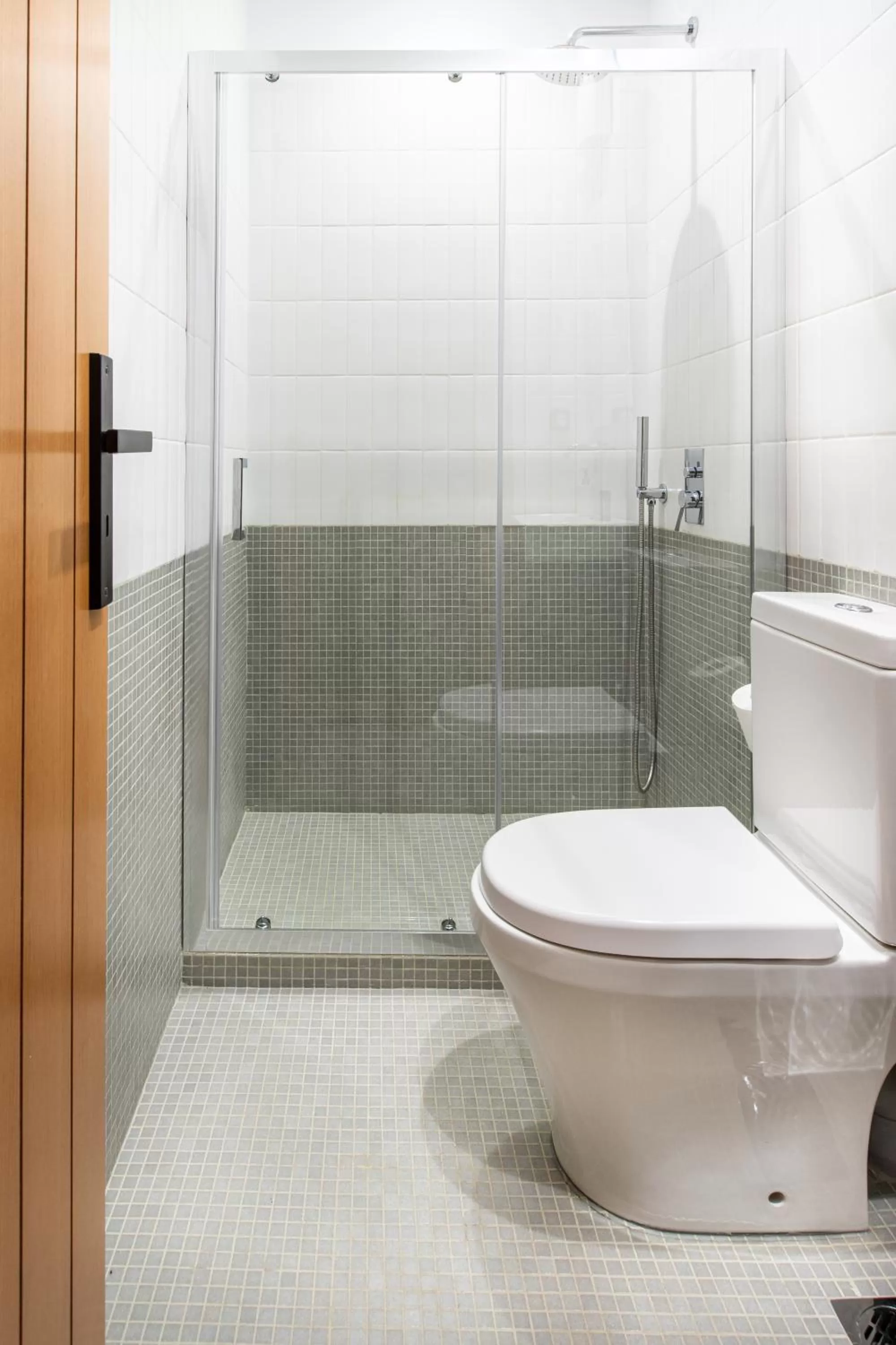 Shower in PAREA Athens