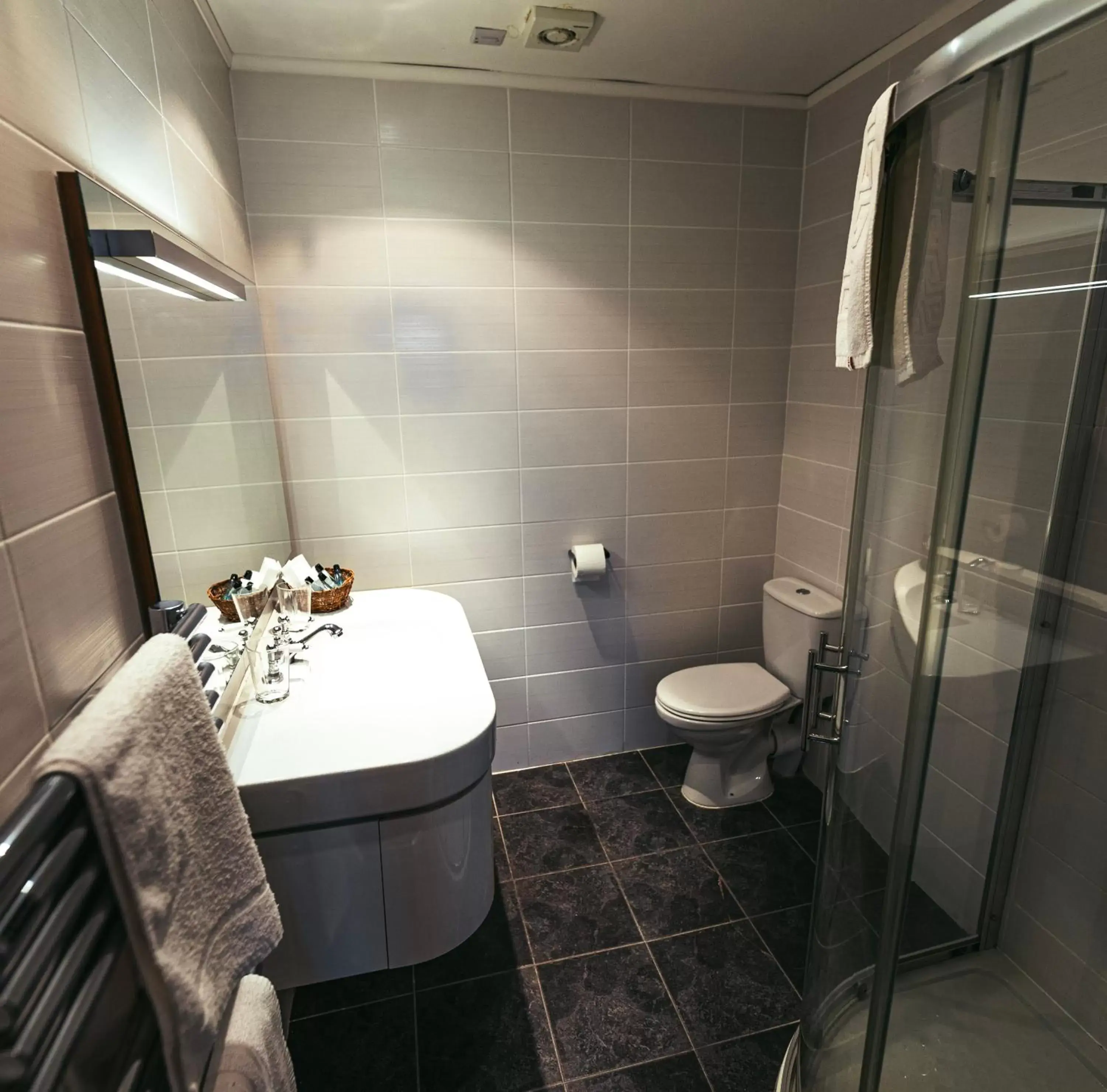 Bathroom in The Fenwick Hotel