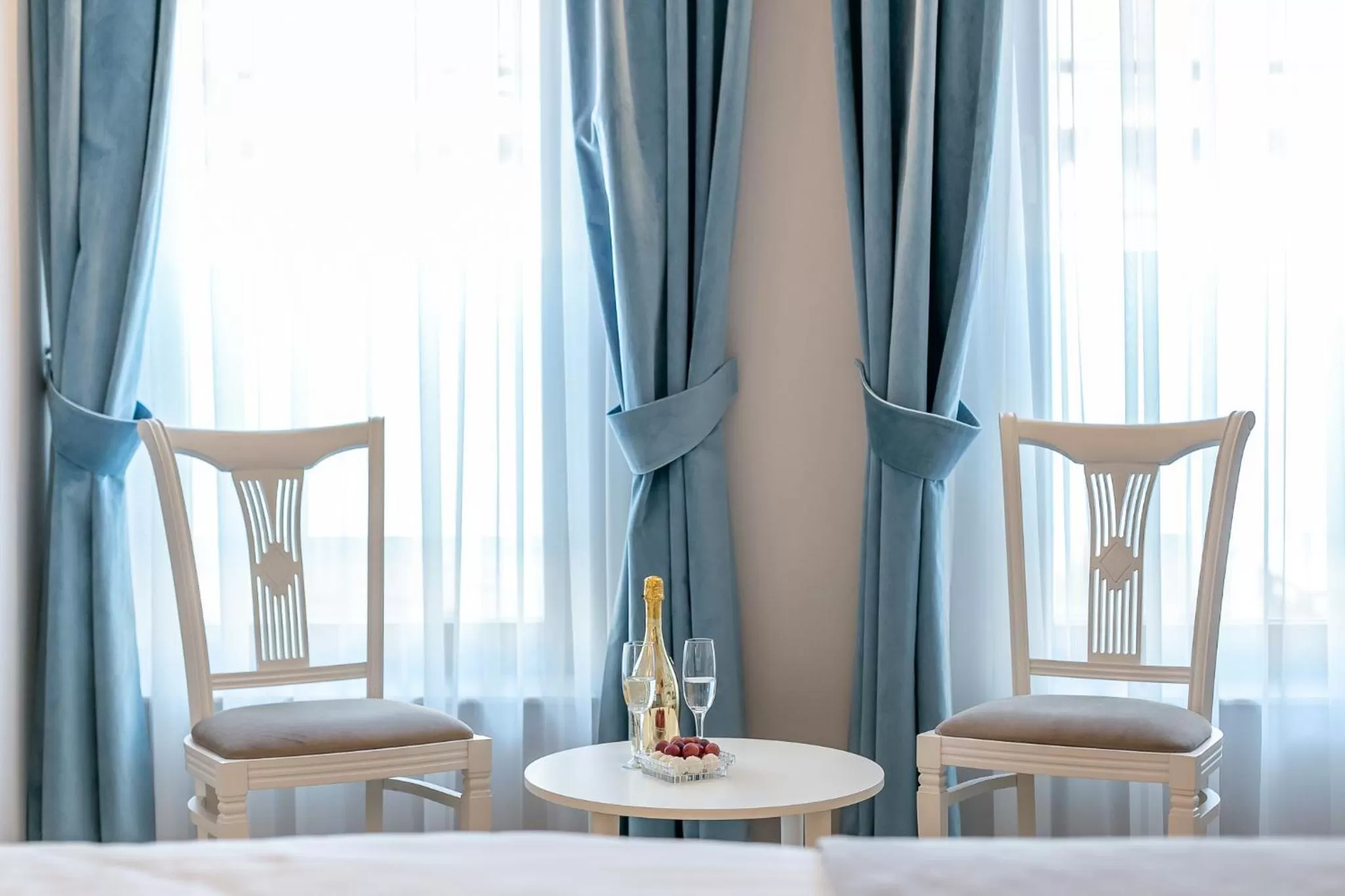 Dining area in New Era Hotel Old Town Party Zone Bucharest- parking with fee nearby - NOT at the hotel !