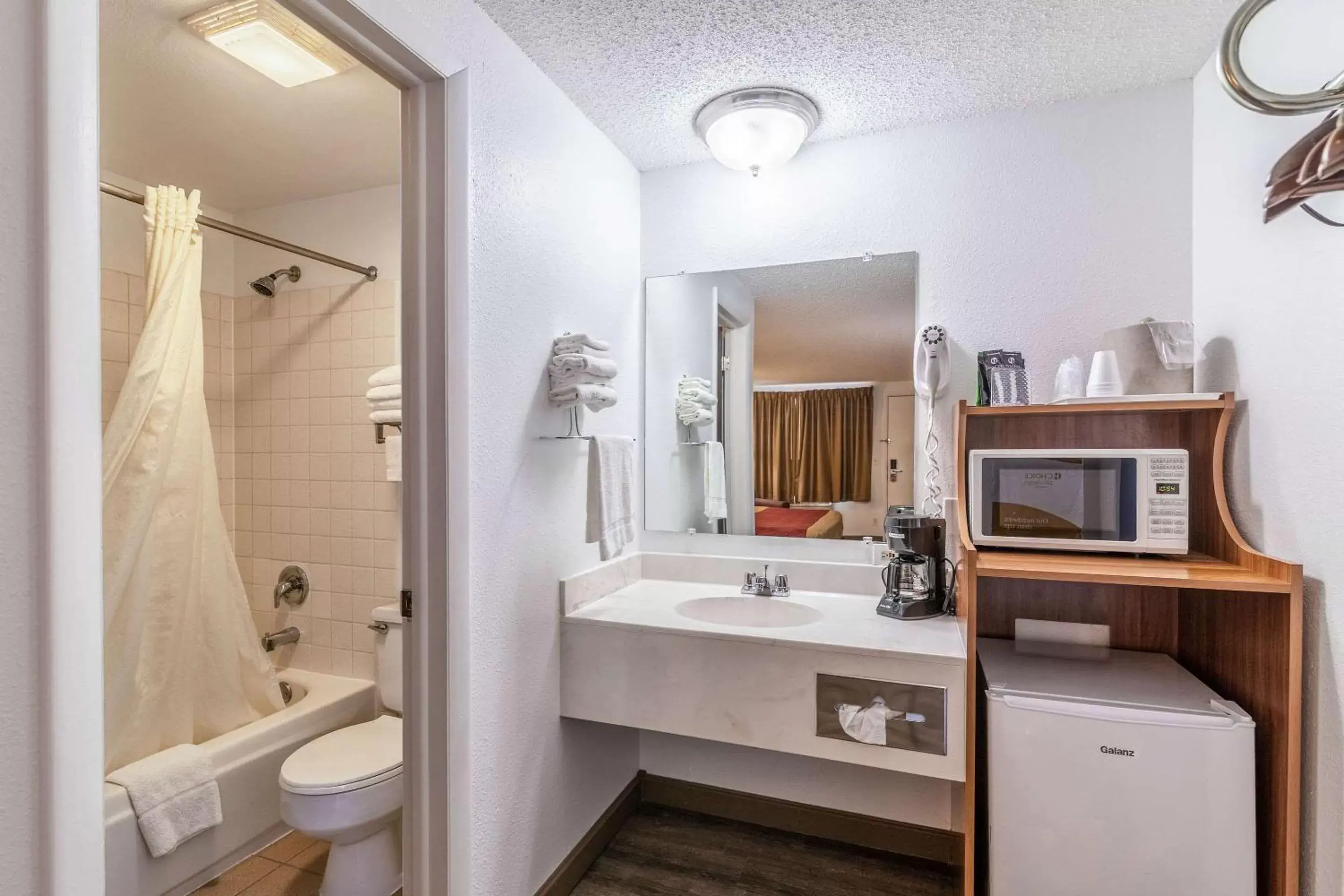 Bathroom in Econo Lodge Miles City
