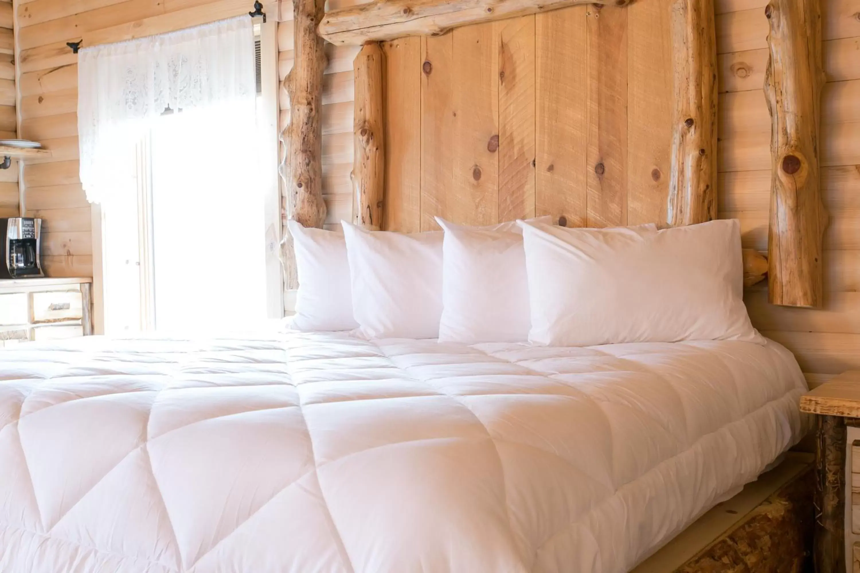 Bedroom, Bed in Coblentz Country Lodge by Amish Country Lodging