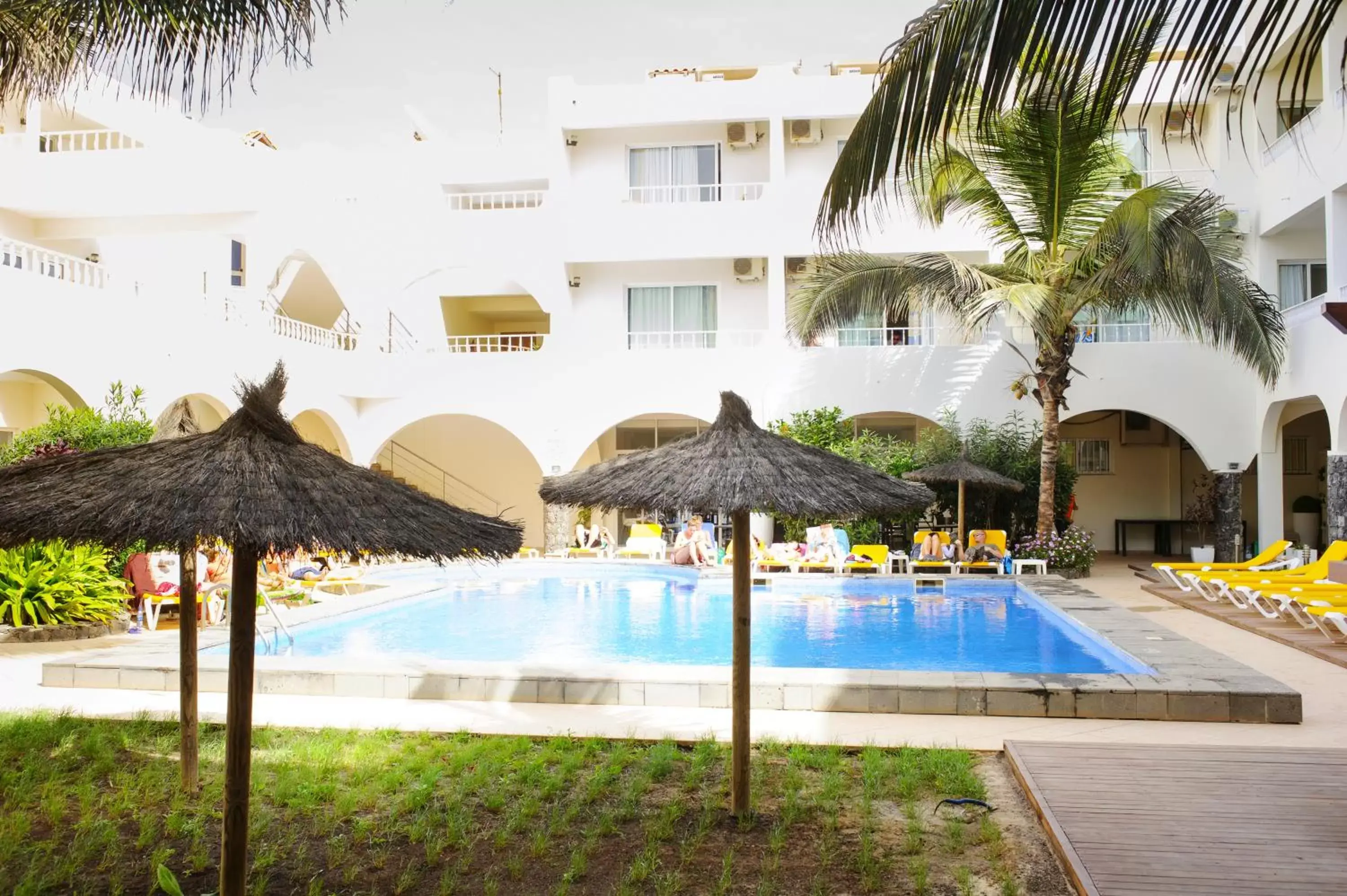 Garden, Swimming Pool in Ouril Pontao Hotel