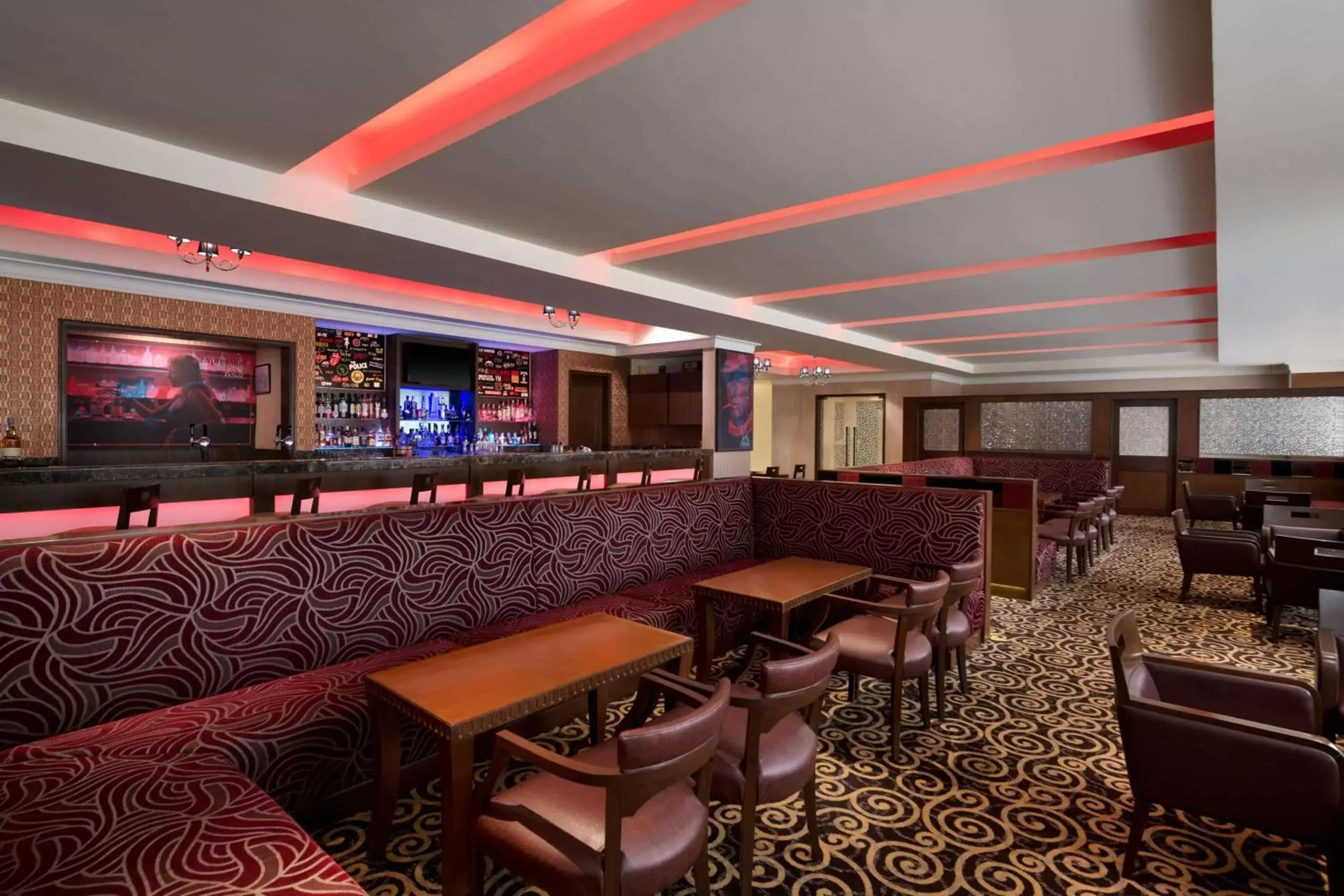 Lounge or bar, Lounge/Bar in Ramada Plaza Chennai