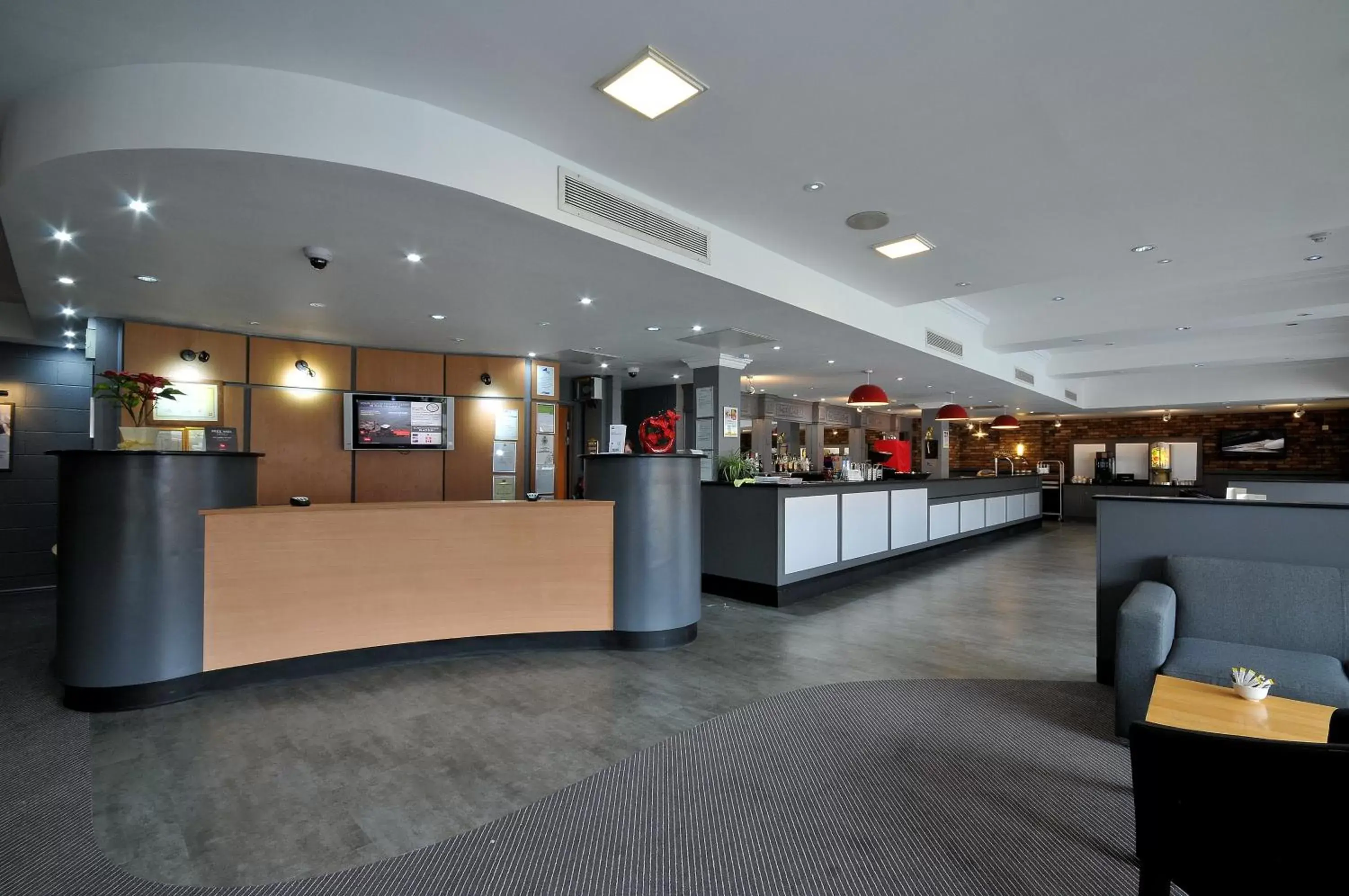 Lobby or reception in ibis Hull City Centre