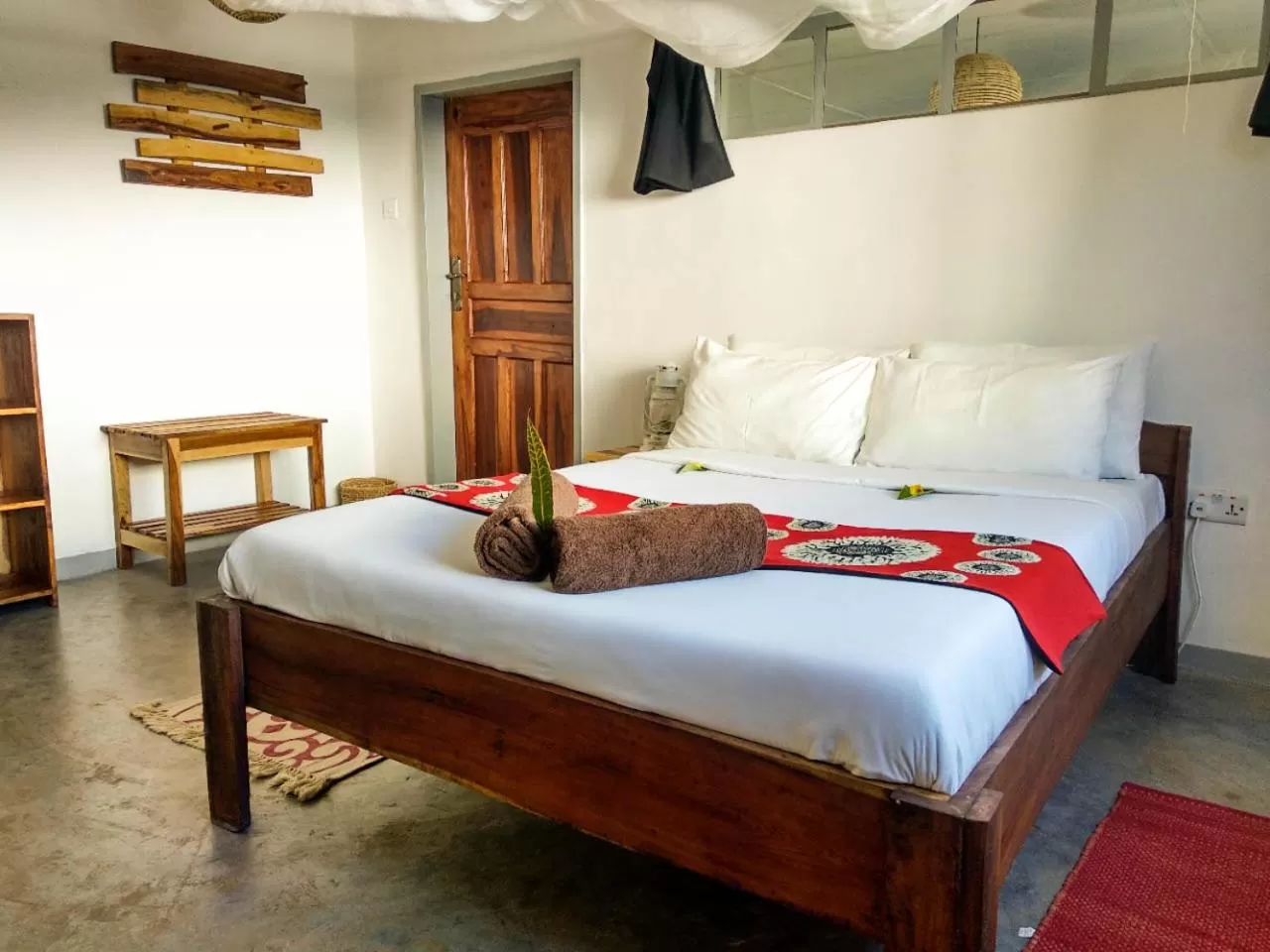 Deluxe Queen Room - single occupancy in Kamunjila Lodge