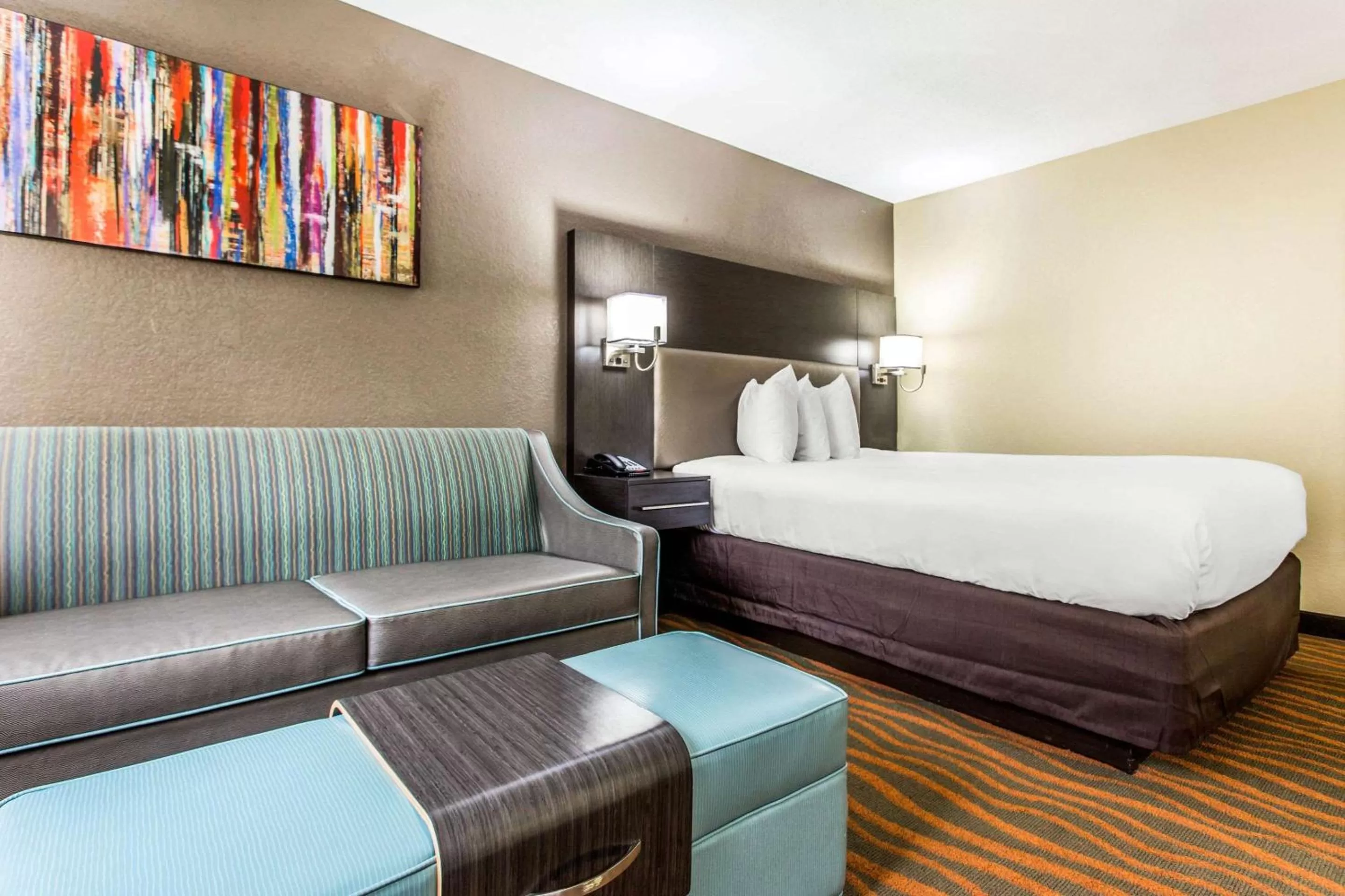 Photo of the whole room, Bed in MainStay Suites Greenville Airport
