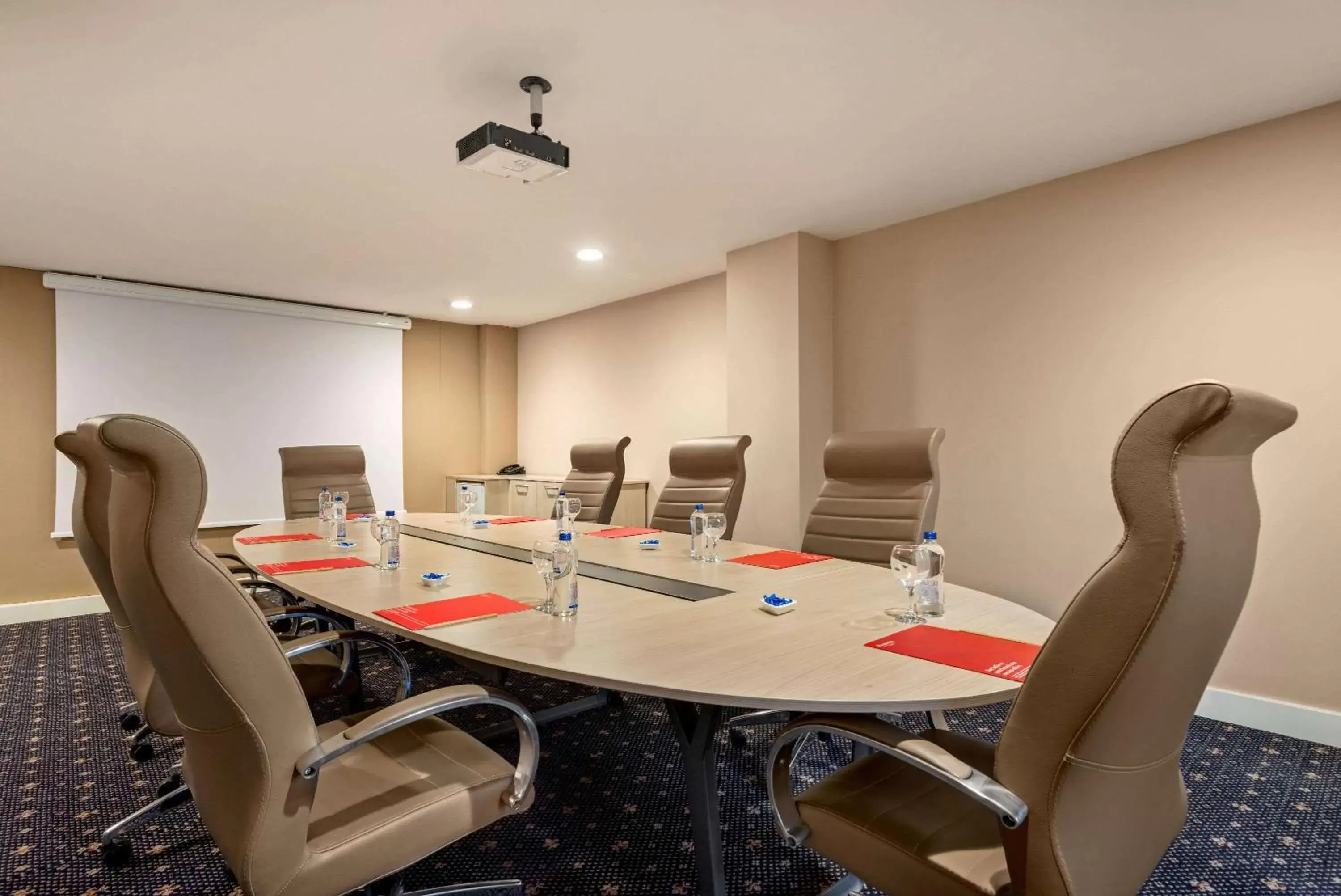 Meeting/conference room in Ramada Plaza by Wyndham Mardin