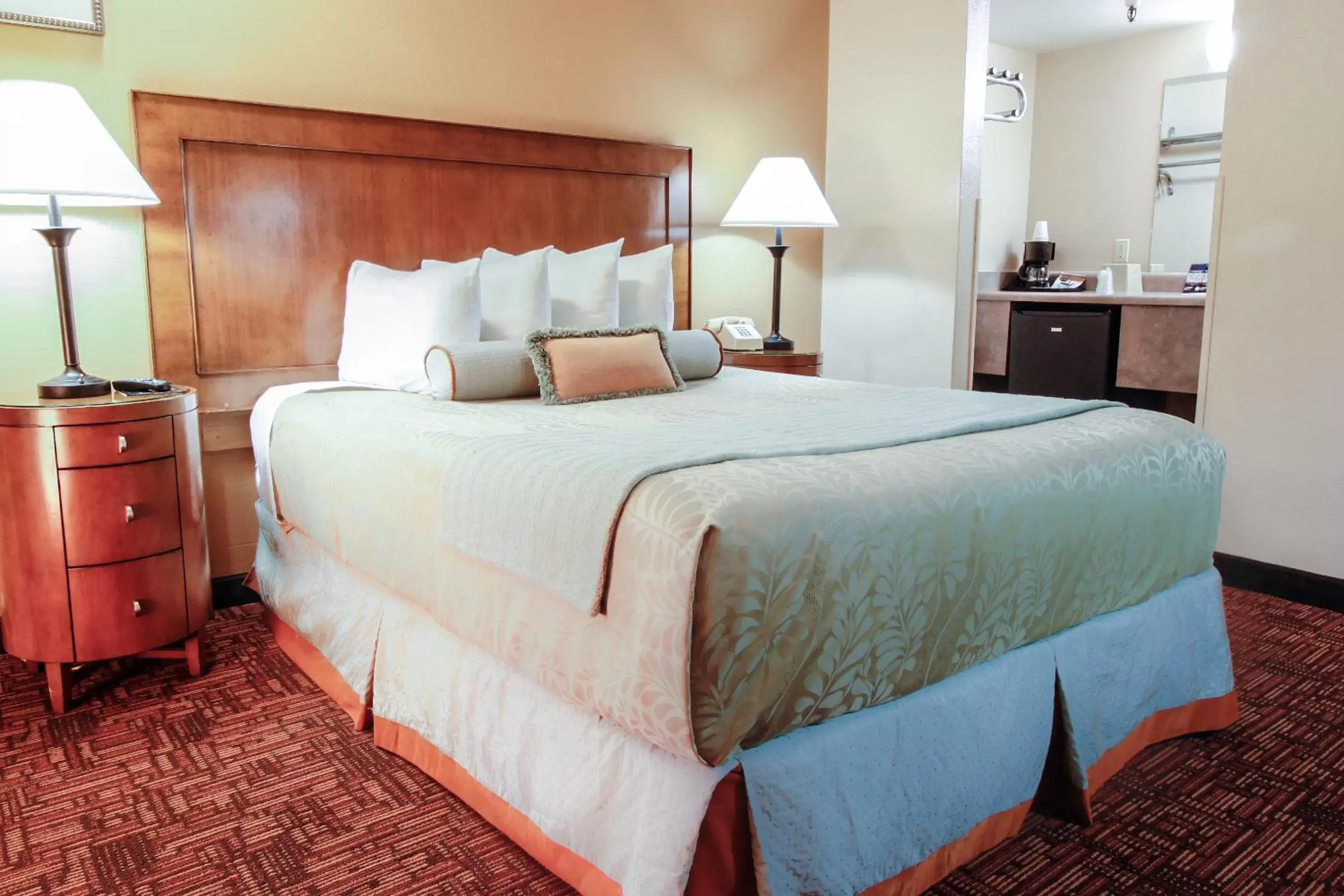 Bedroom, Bed in Heritage Inn La Mesa Bedroom, Bed in Heritage Inn La Mesa