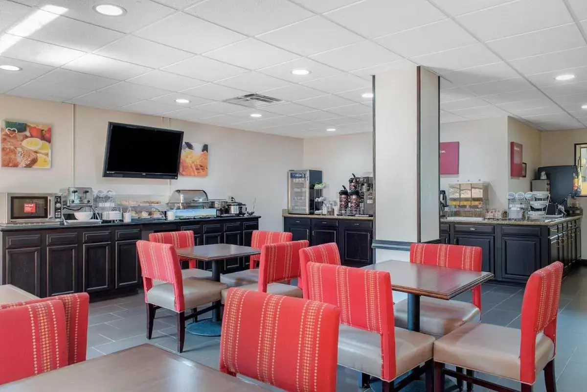 Restaurant/Places to Eat in Comfort Suites Louisville Airport