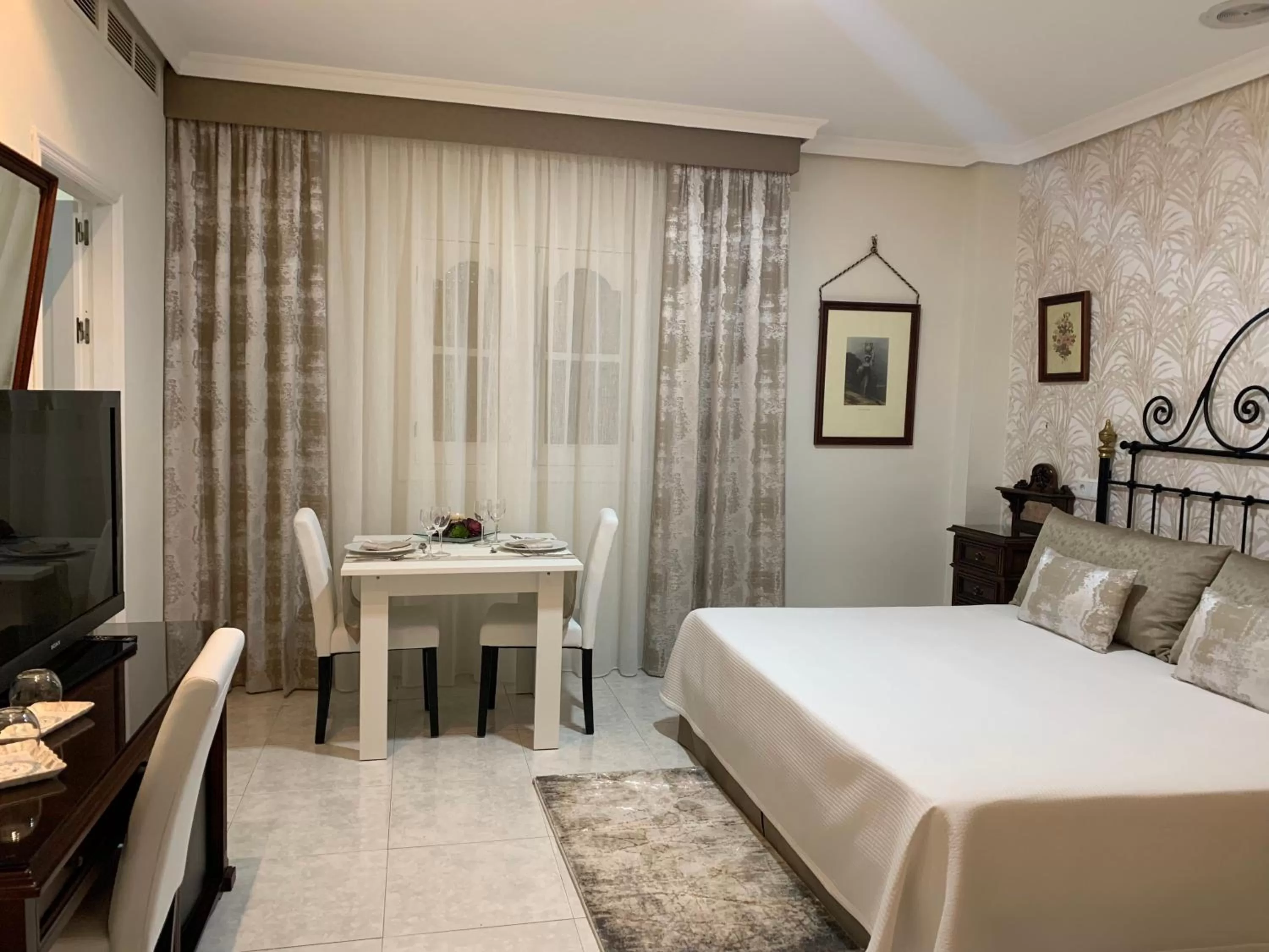 Photo of the whole room, Bed in La Sierra