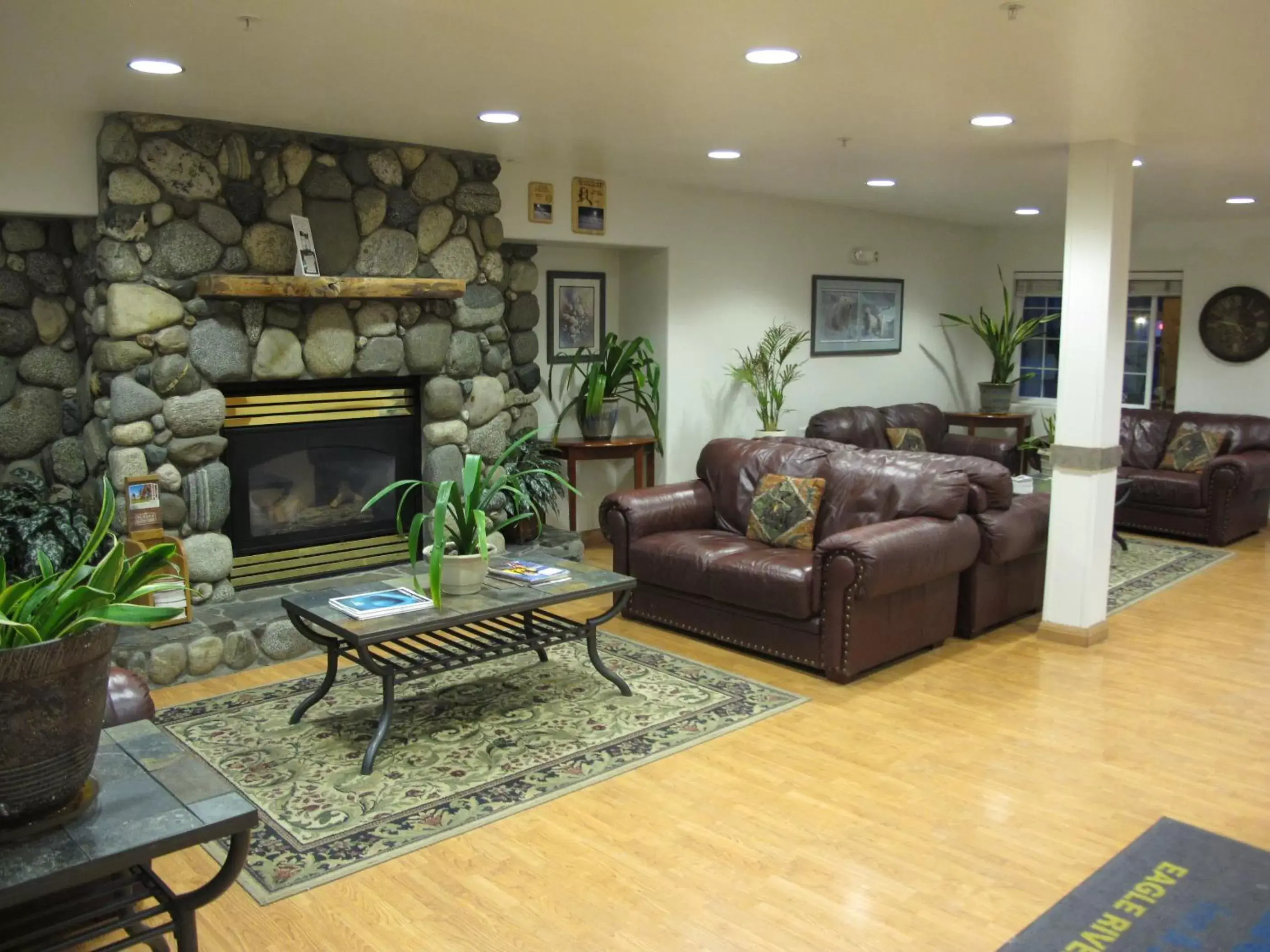 Seating Area in Eagle River Microtel