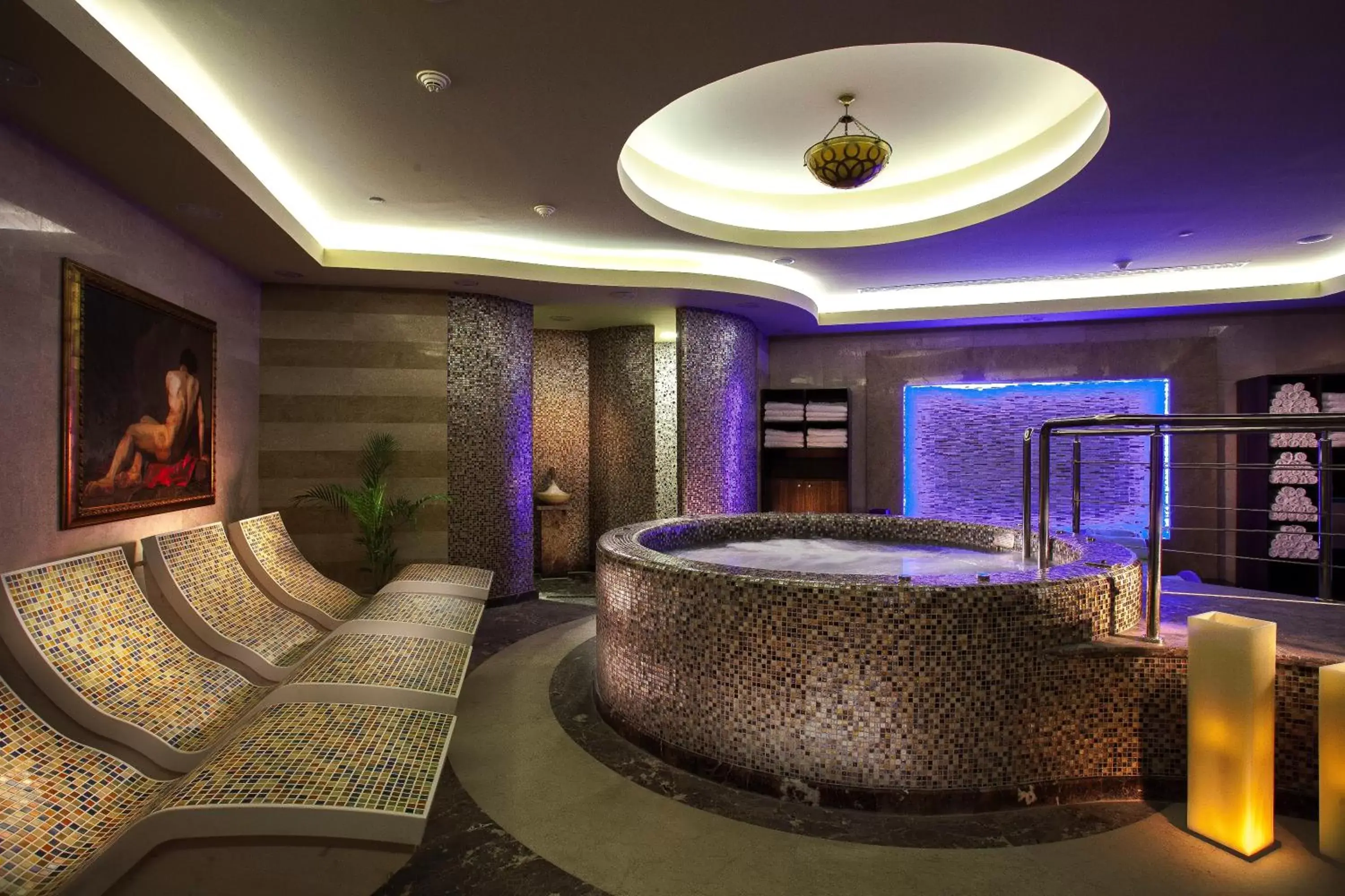 Hot Tub in Royal Maxim Palace Kempinski Cairo