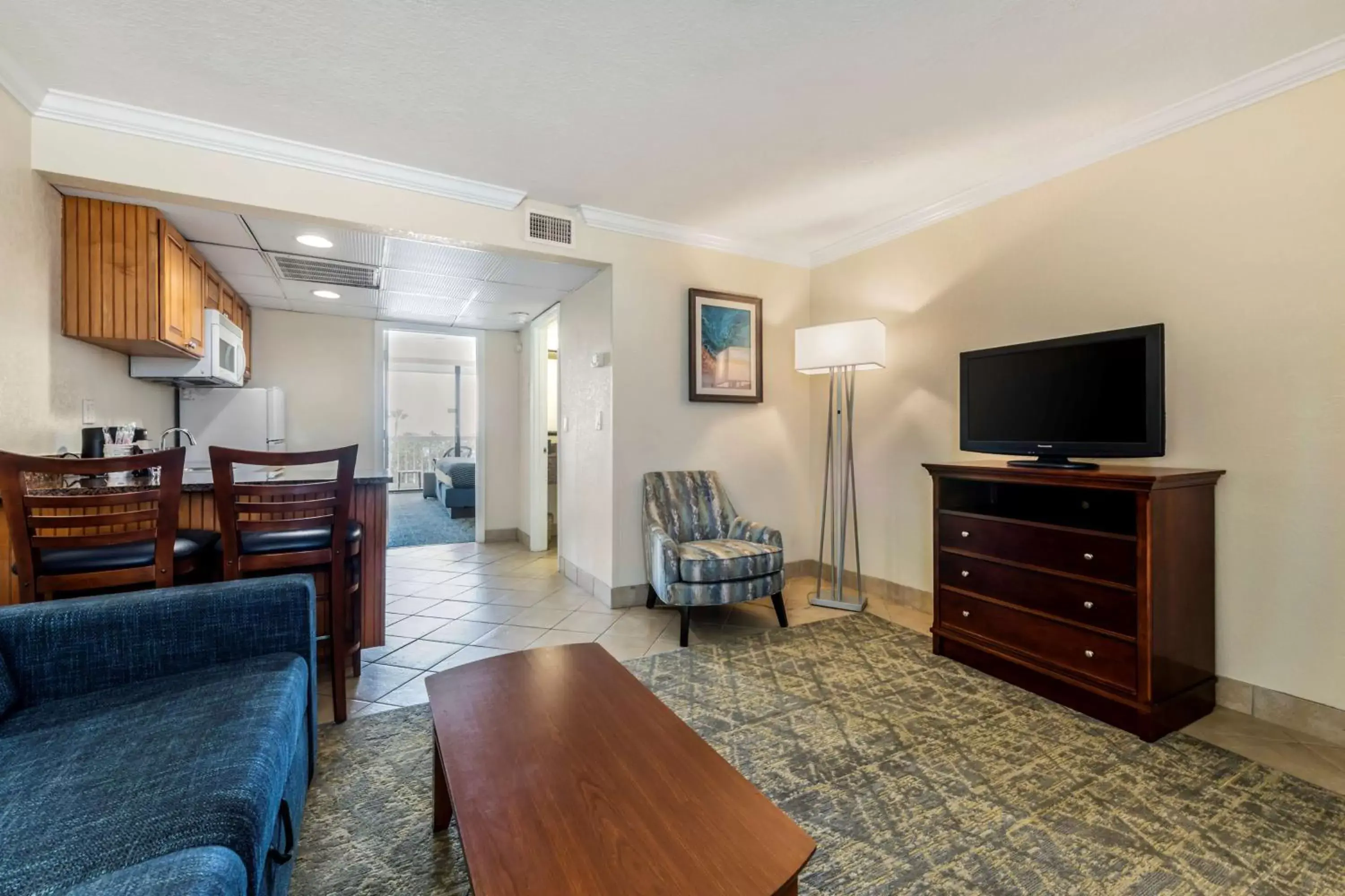 Bedroom, TV/Entertainment Center in Best Western Cocoa Beach Hotel & Suites