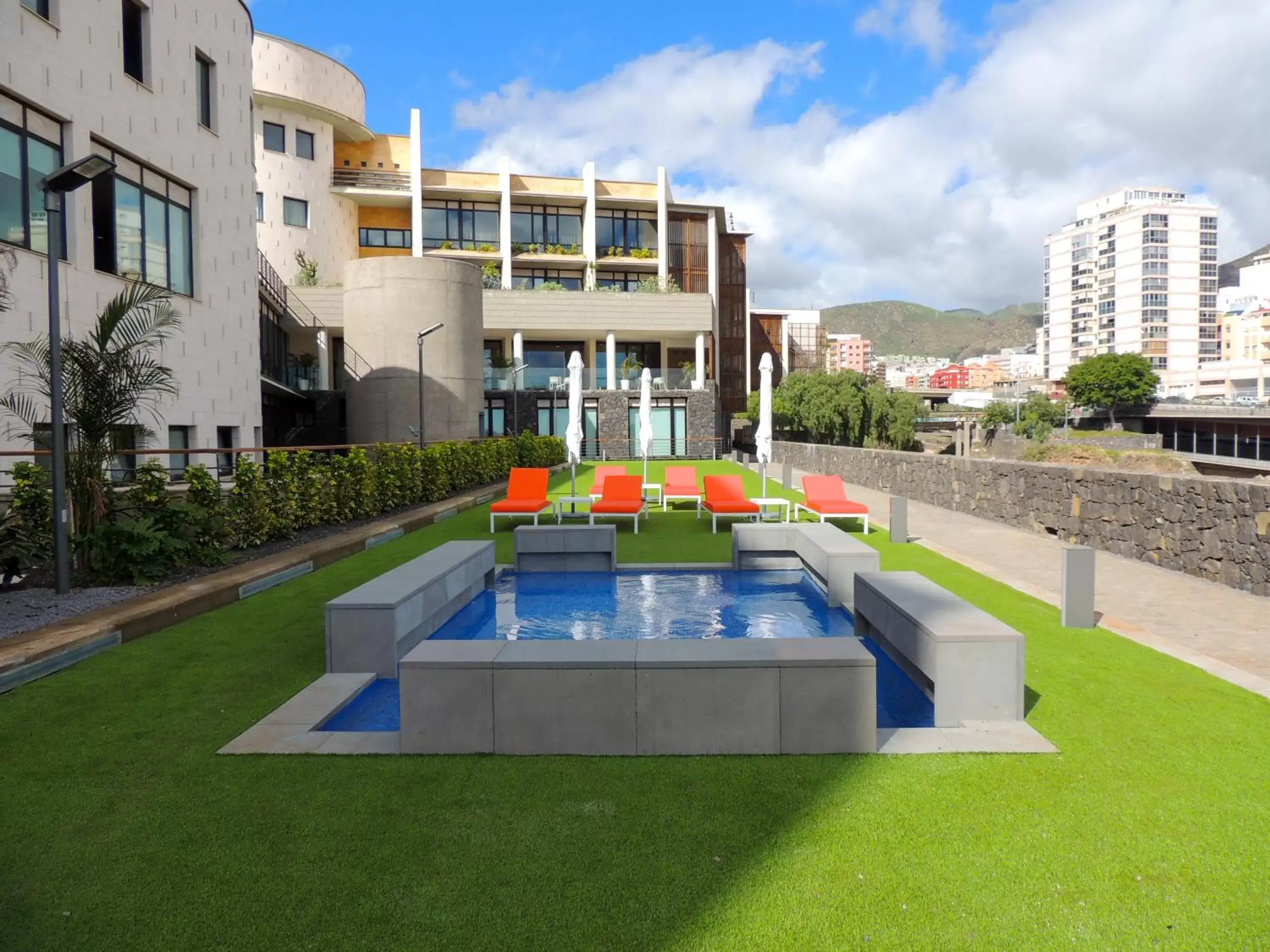 Garden, Swimming Pool in Hotel Escuela Santa Cruz