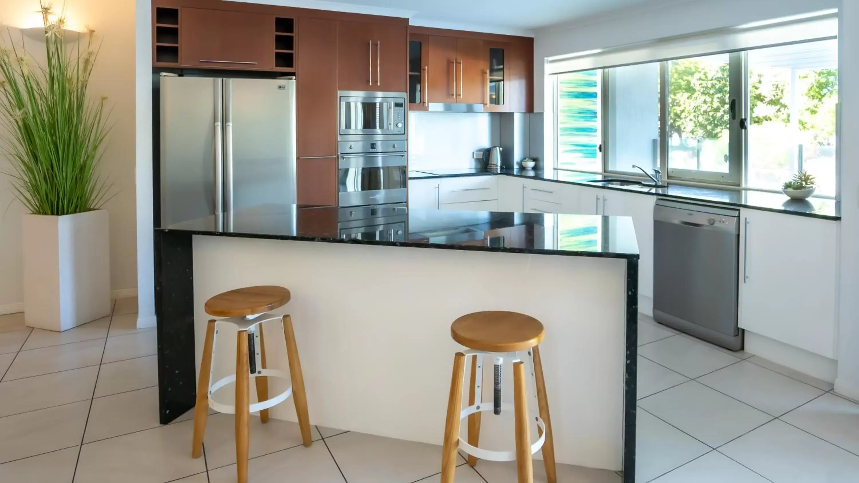 Kitchen/Kitchenette in Waters Edge Apartment Cairns