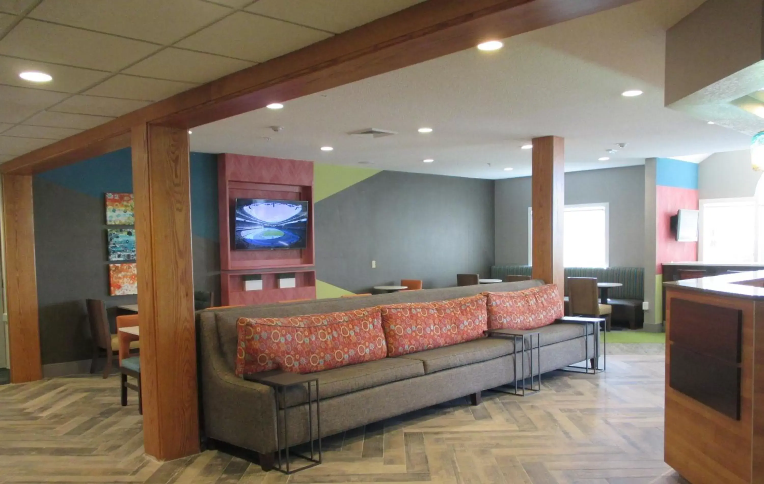 Communal lounge/ TV room, Lounge/Bar in Best Western Plus Harrisburg Mechanicsburg