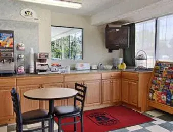 Dining area in Americas Best Value Inn Tucker Dining area in Americas Best Value Inn Tucker