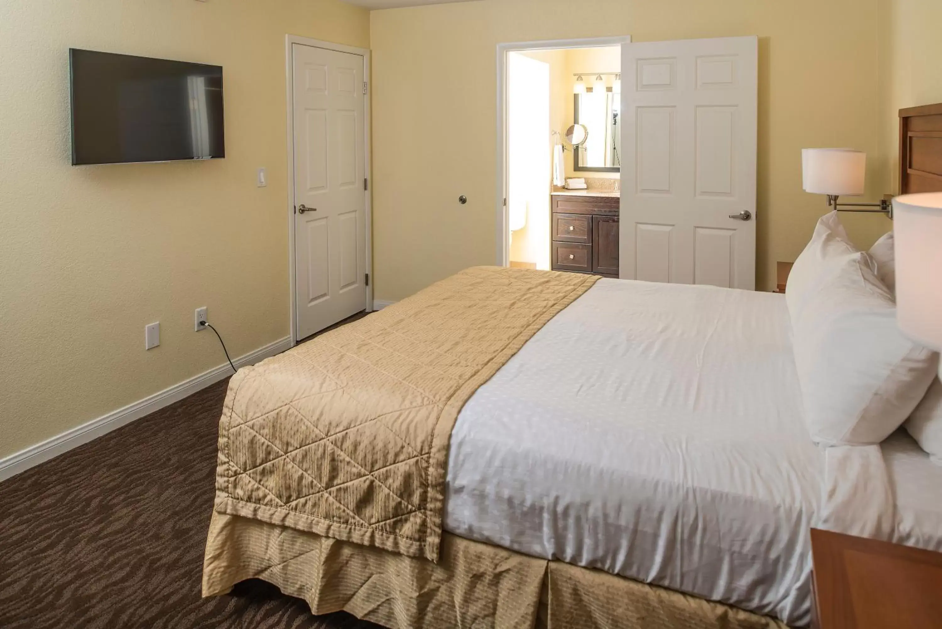 Bedroom, Bed in Hilton Vacation Club Desert Retreat Las Vegas