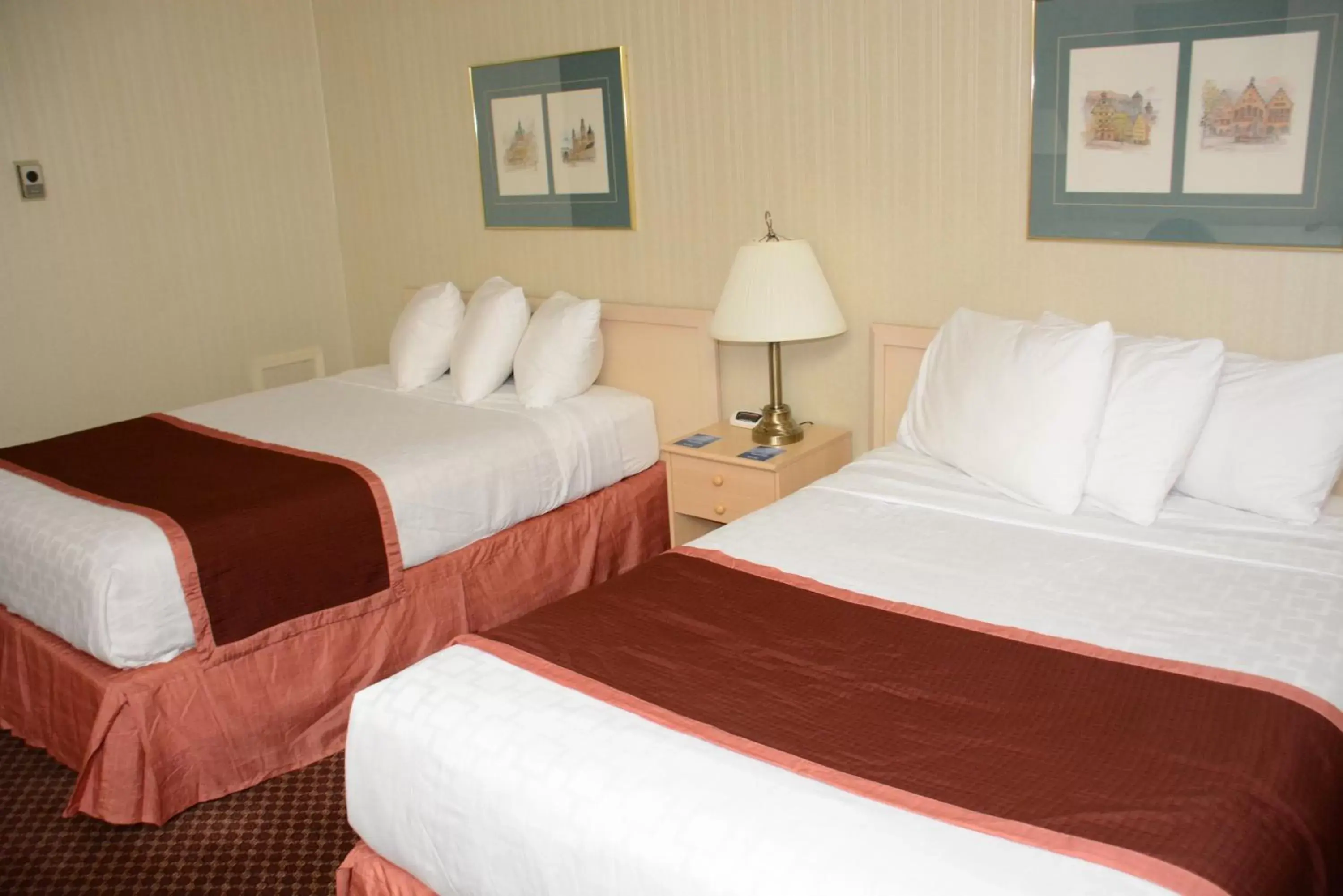 Bedroom, Bed in Travelodge by Wyndham Lethbridge Bedroom, Bed in Travelodge by Wyndham Lethbridge