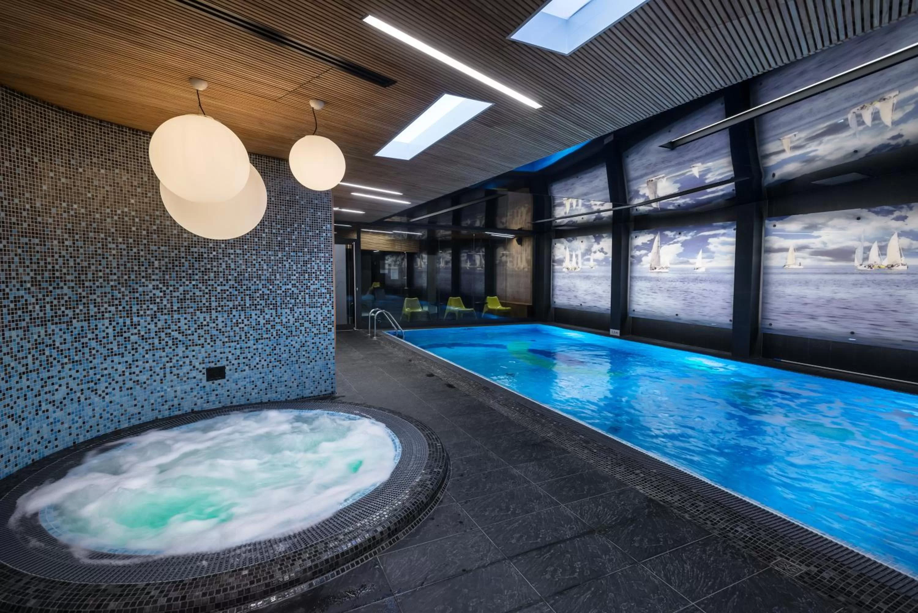 Hot Tub in Regatta Hotel Restauracja Spa