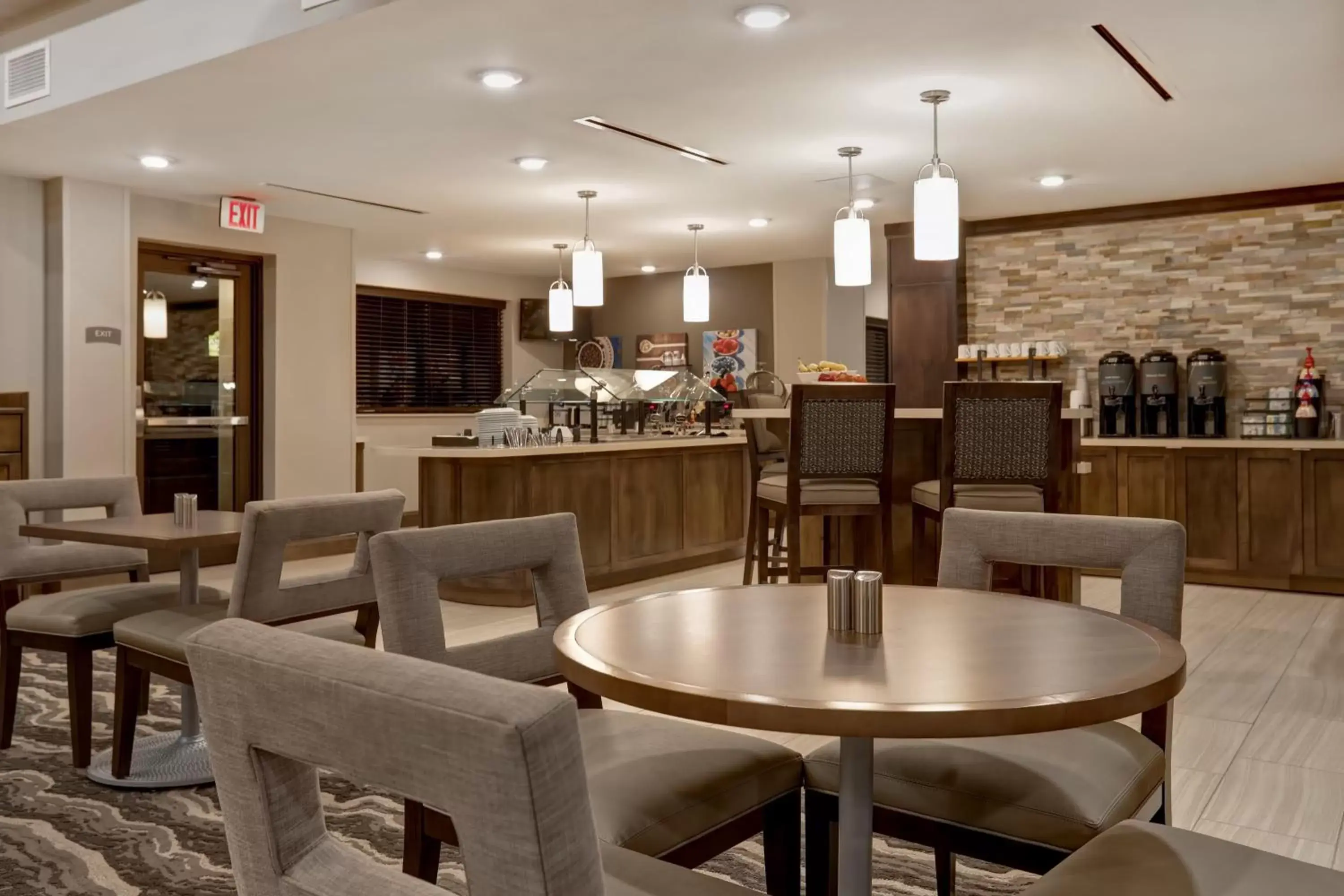 Dining area, Restaurant/Places to Eat in Staybridge Suites - Overland Park - Kansas City S, an IHG Hotel