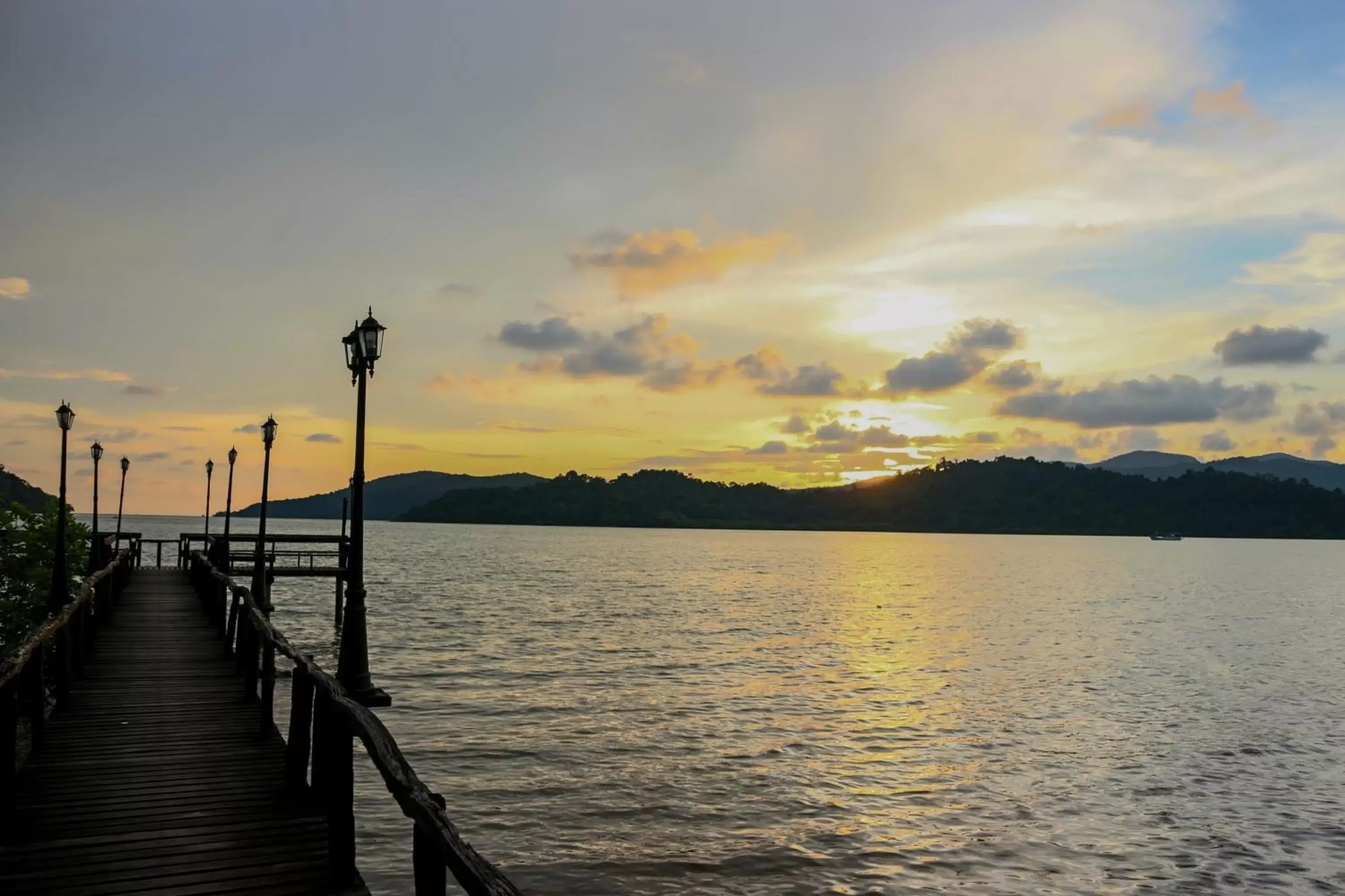 Restaurant/places to eat, Sunrise/Sunset in Parama Koh Chang