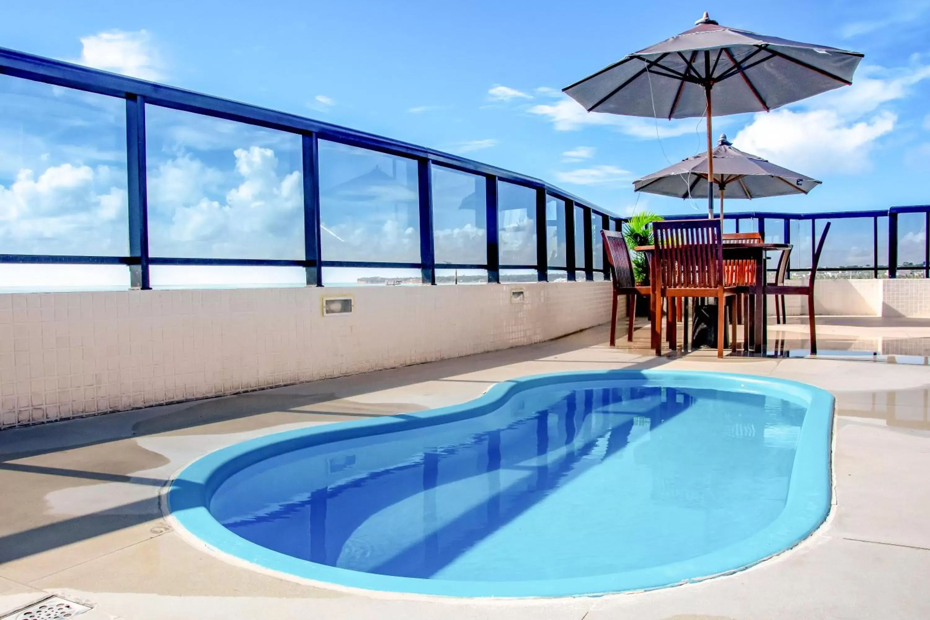 Swimming Pool in Atlântico Praia Hotel