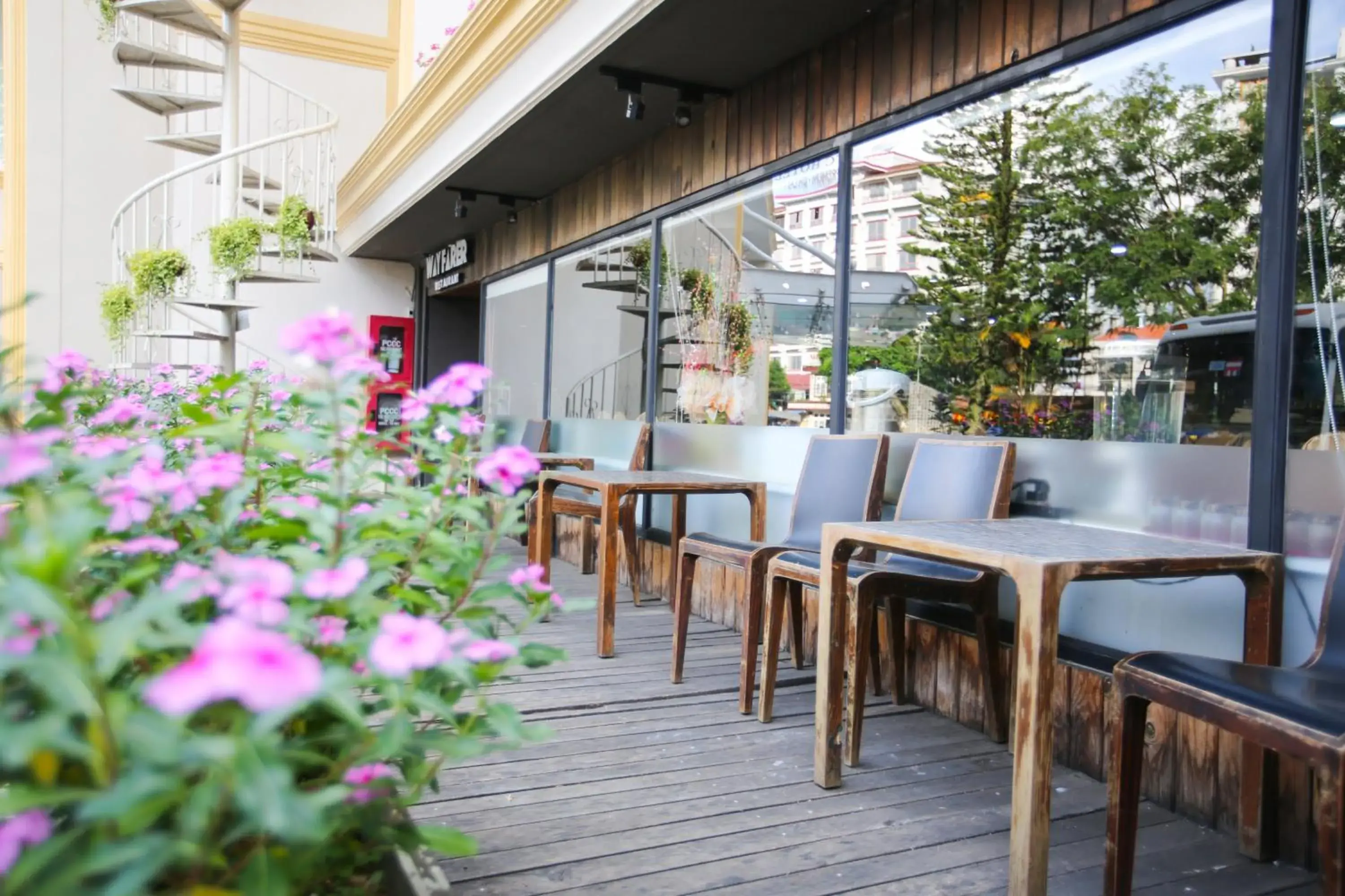 Restaurant/places to eat in Nice Dream Hotel Restaurant/places to eat in Nice Dream Hotel