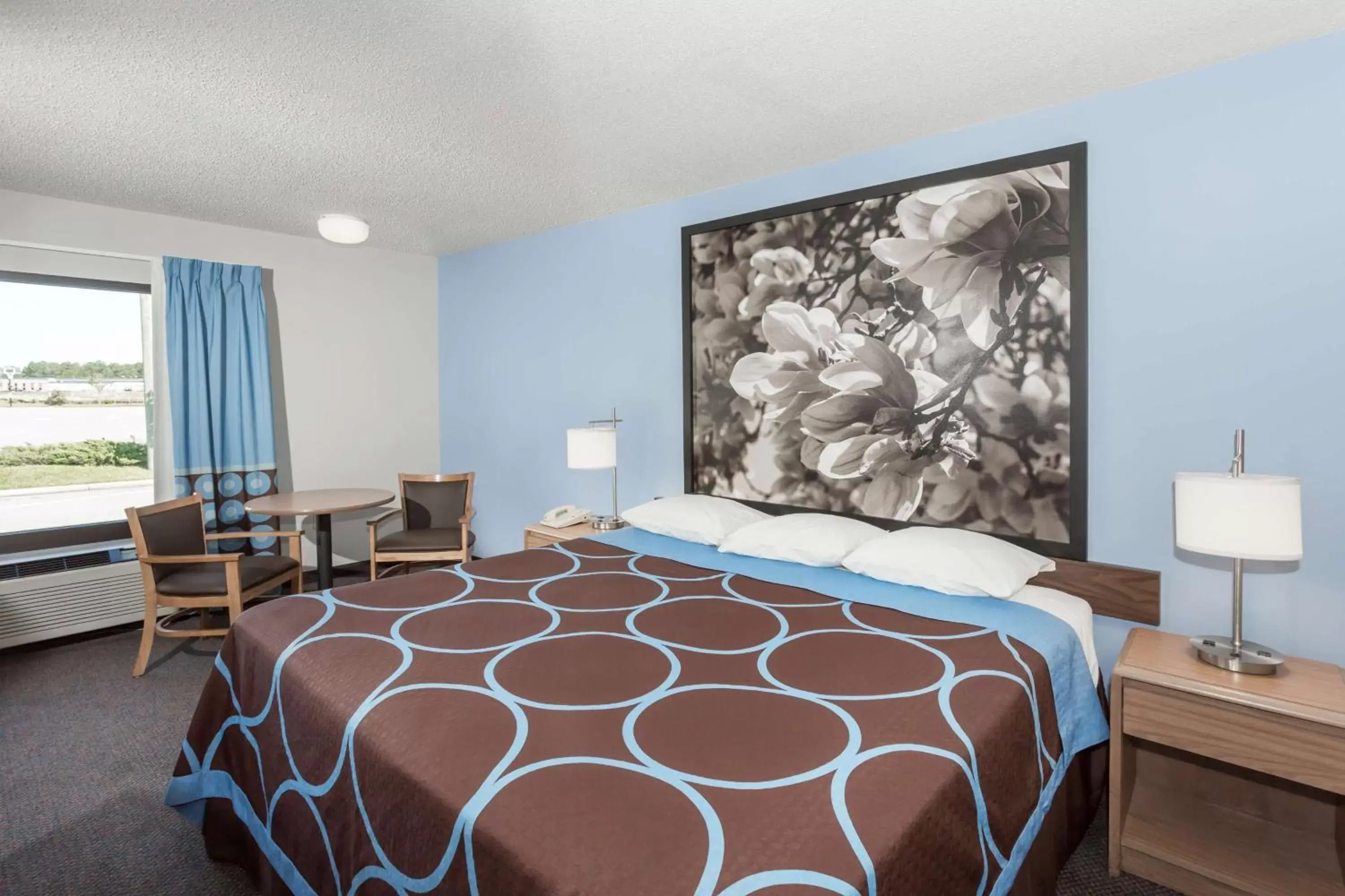 King Room - 2nd Floor-Non-Smoking in Super 8 by Wyndham Valdosta/Conf Center Area